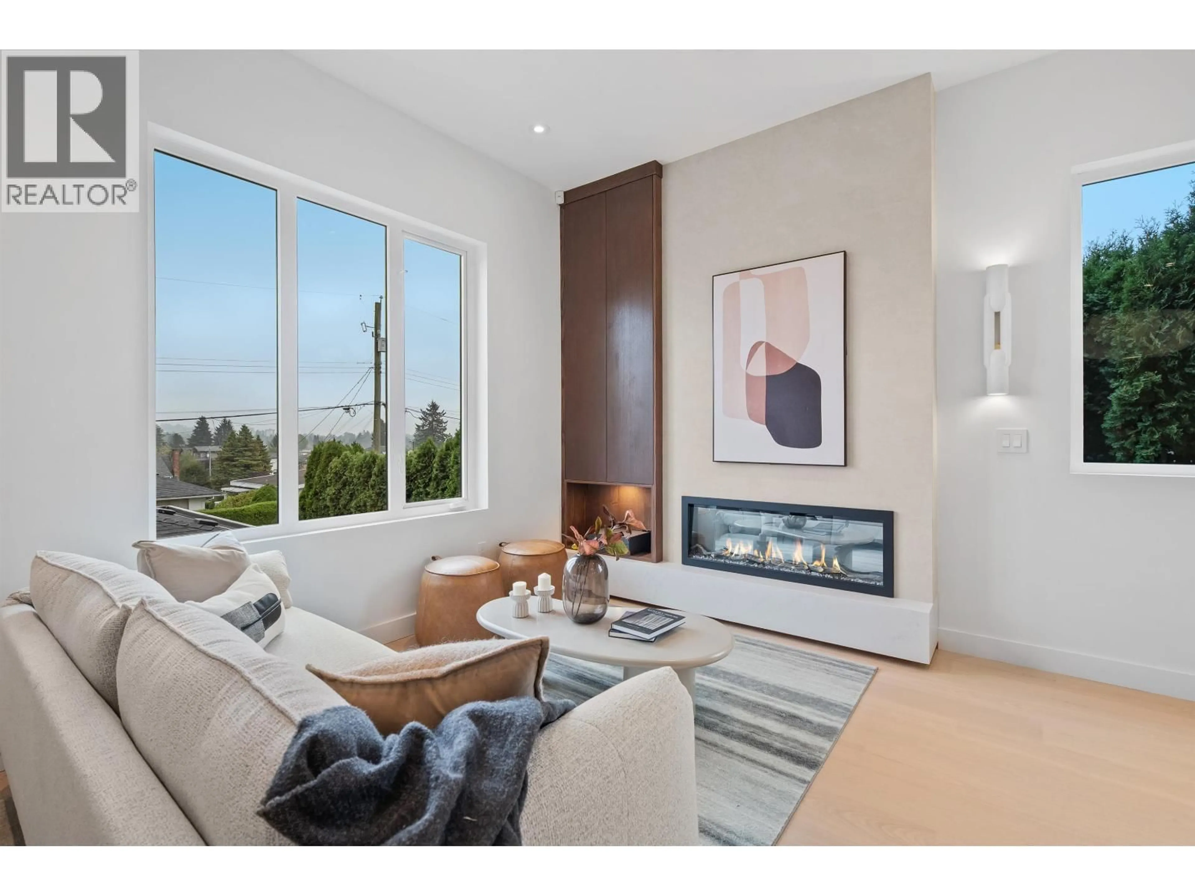 Living room with furniture, unknown for 4 - 1060 STRATFORD AVENUE, Burnaby British Columbia V5B3X8