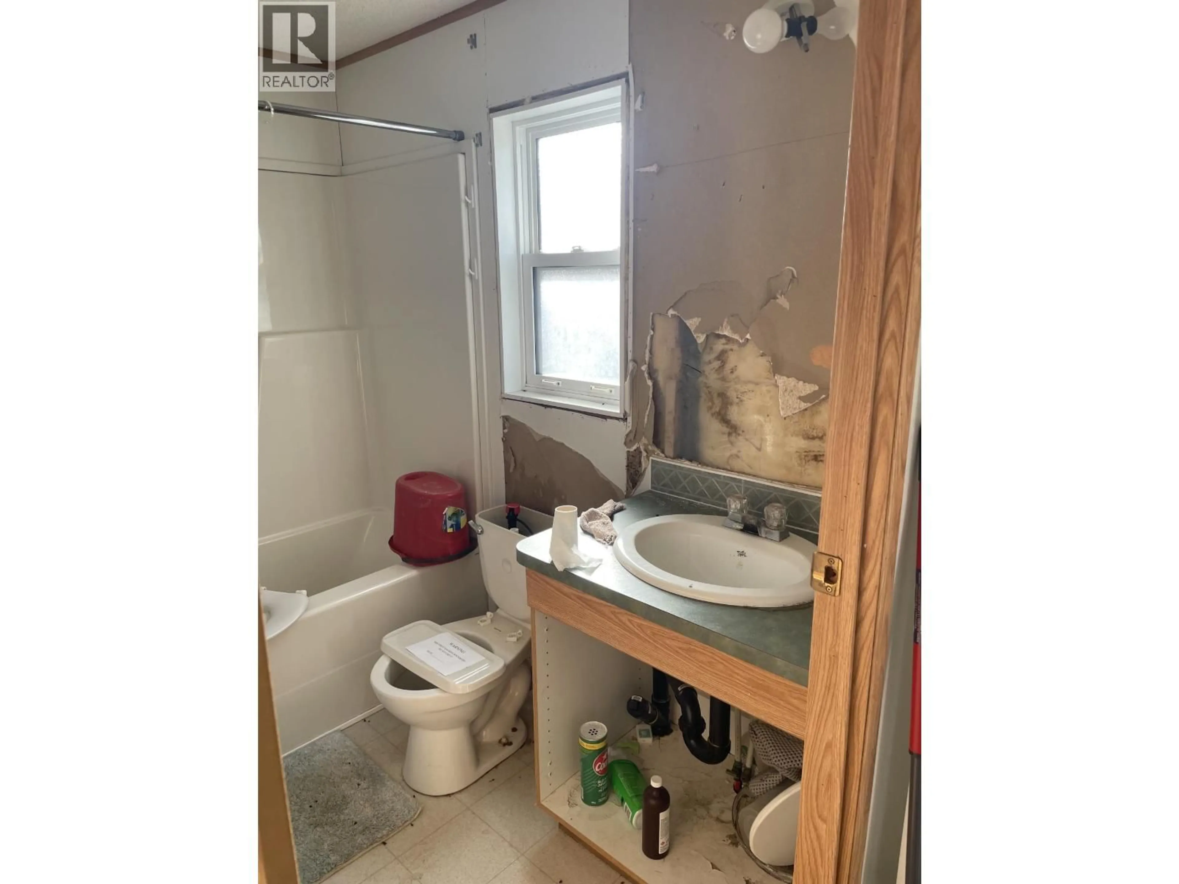 Standard bathroom, unknown for 65 - 5701 AIRPORT DRIVE, Fort Nelson British Columbia V0C1R0