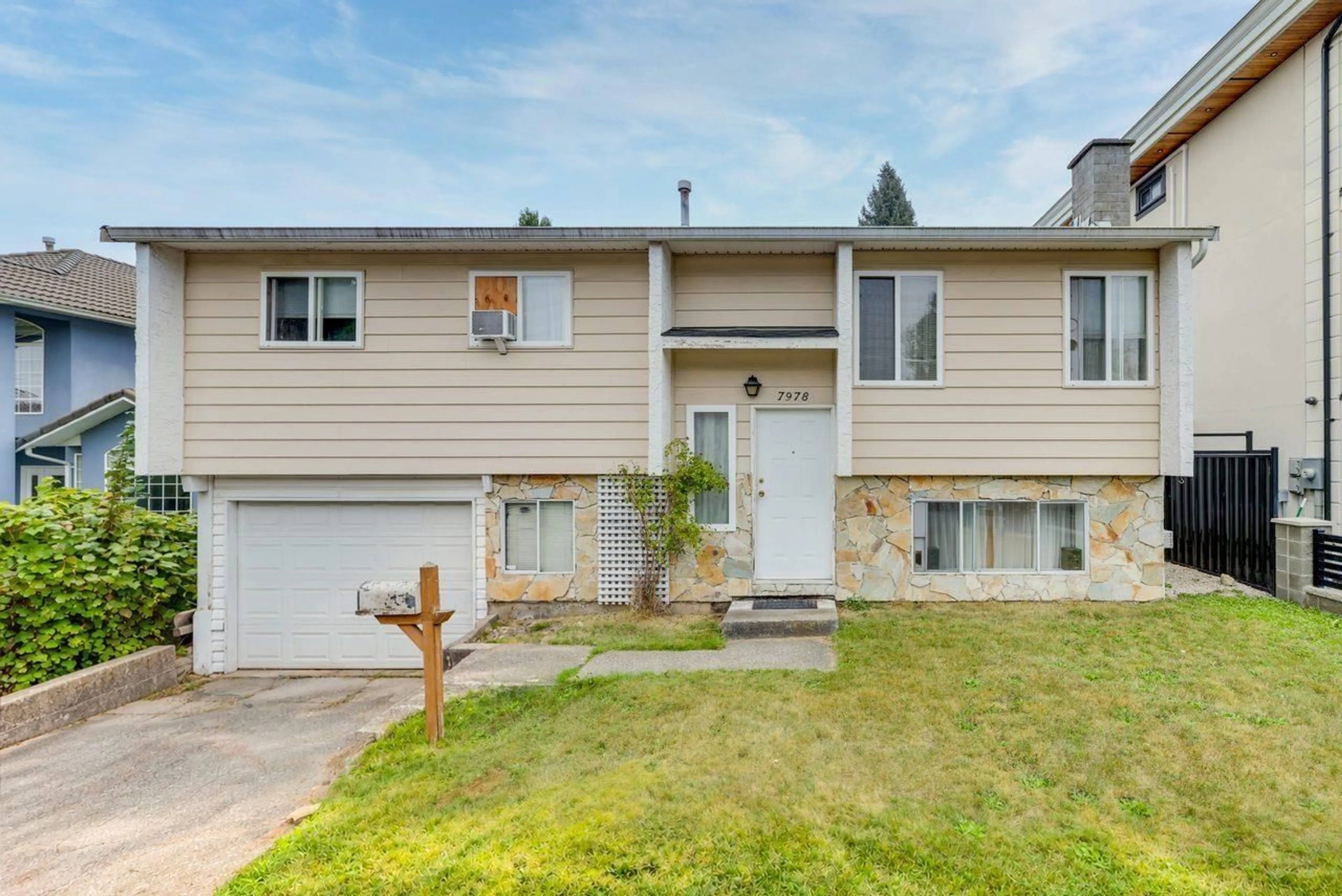 Home with vinyl exterior material, street for 7978 126A STREET, Surrey British Columbia V3W7J9
