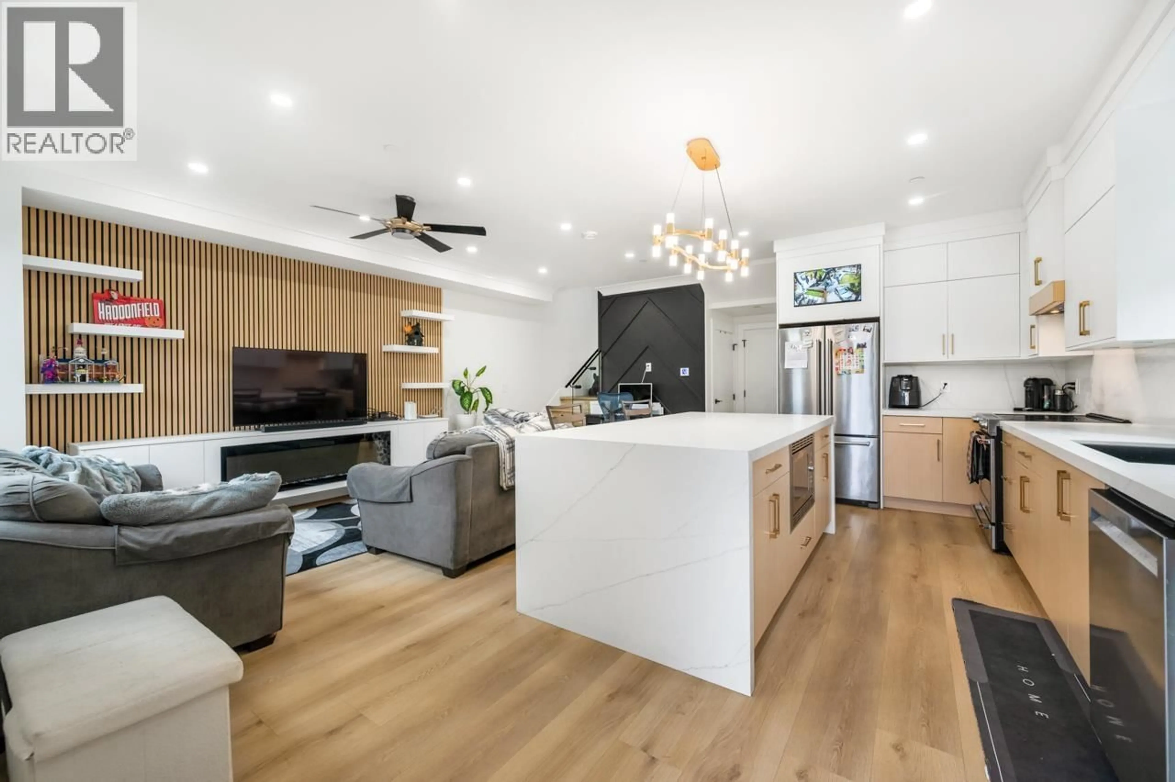 Open concept kitchen, wood/laminate floor for 425 KASLO STREET, Vancouver British Columbia V5K3N2