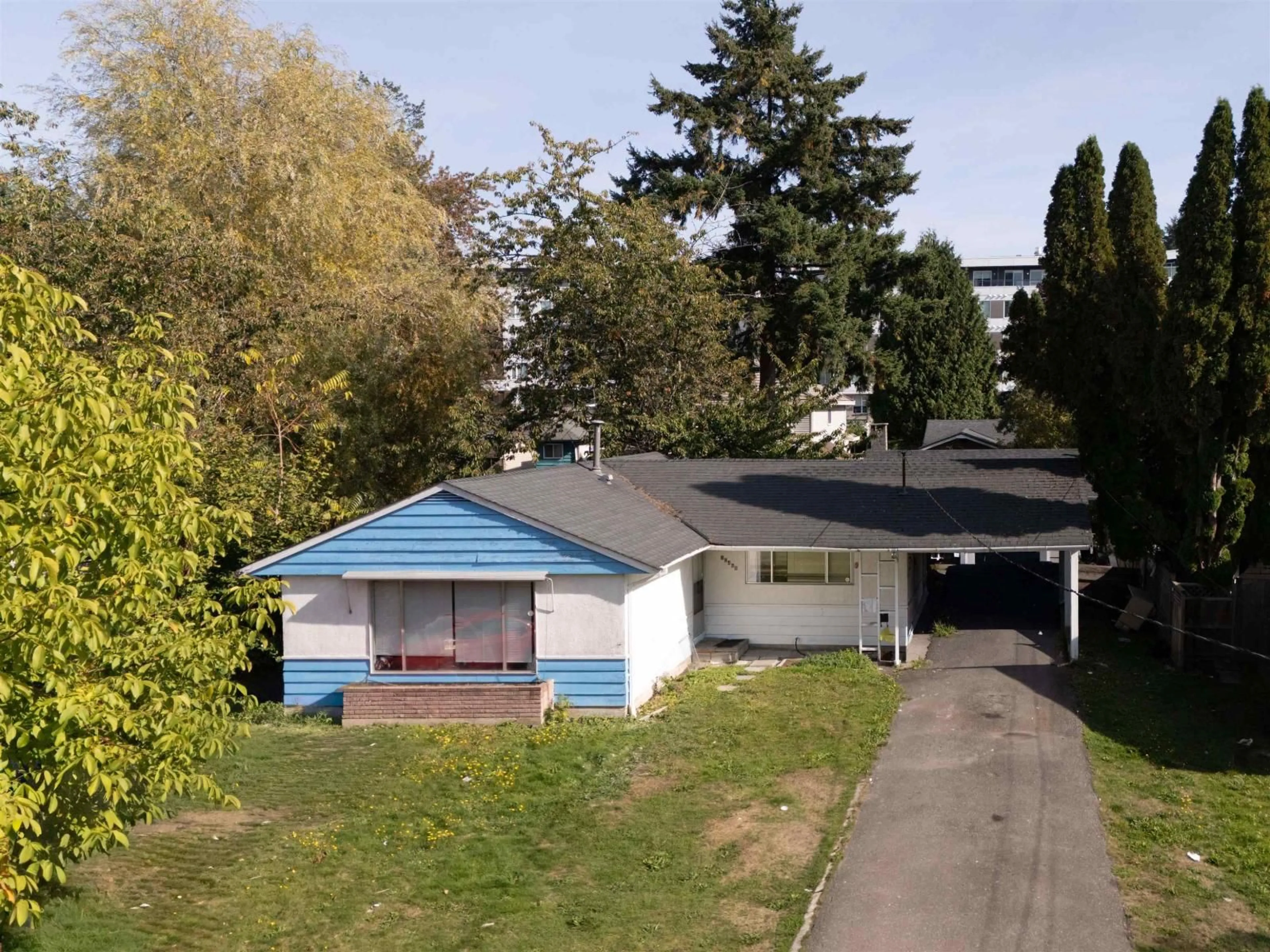 A pic from outside/outdoor area/front of a property/back of a property/a pic from drone, street for 10468 138 STREET, Surrey British Columbia V3T4K3