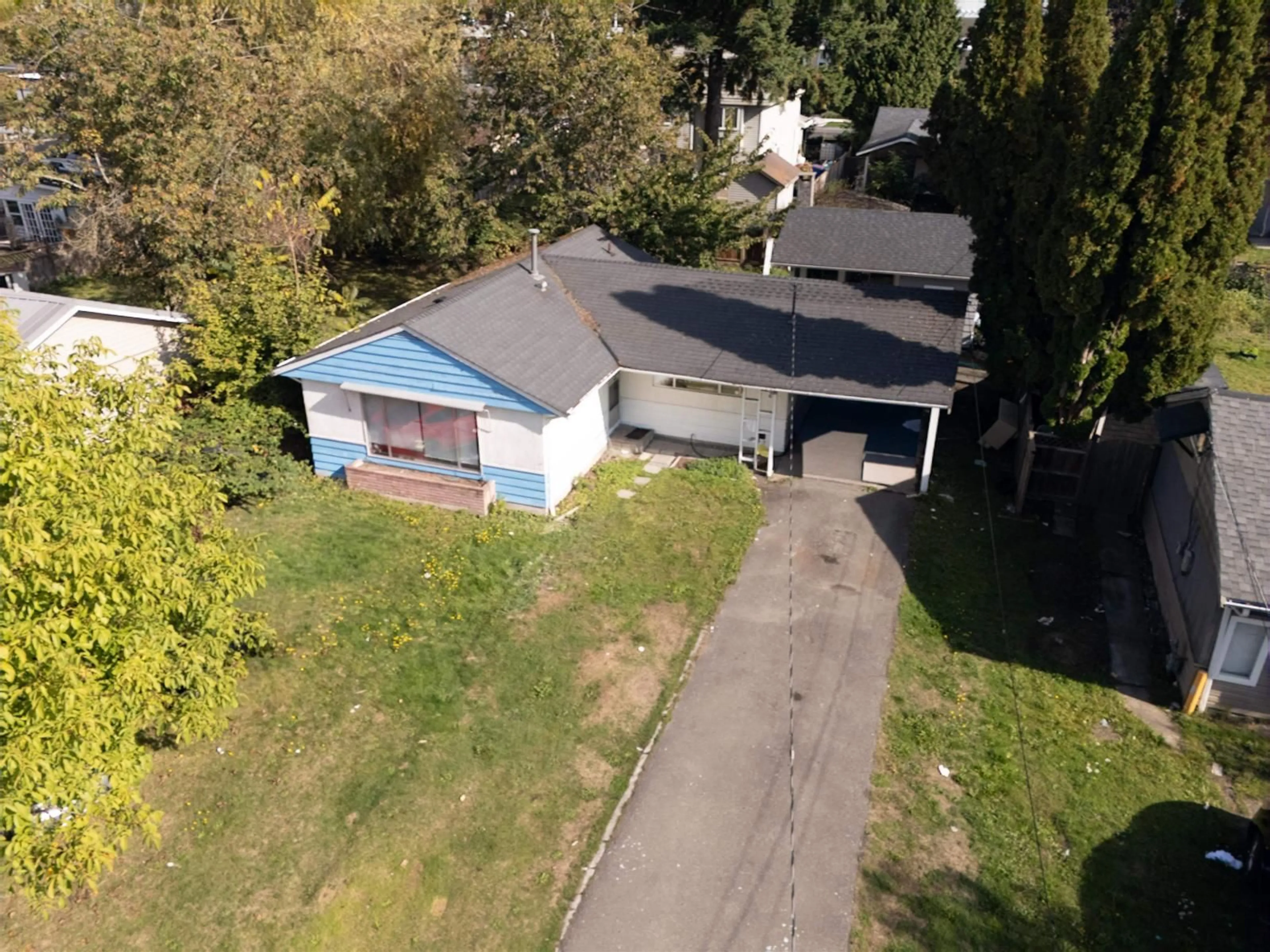 A pic from outside/outdoor area/front of a property/back of a property/a pic from drone, street for 10468 138 STREET, Surrey British Columbia V3T4K3