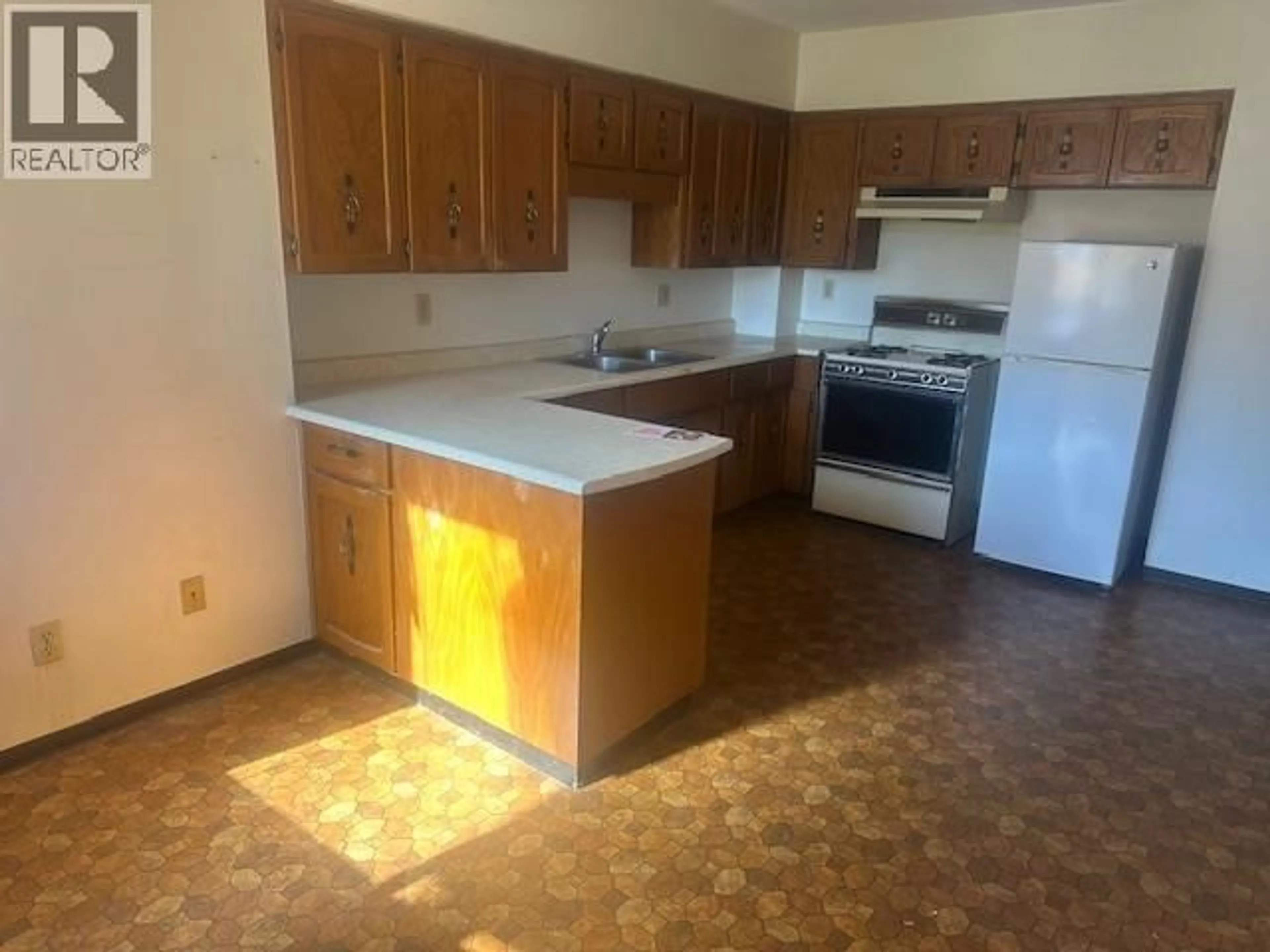 Standard kitchen, unknown for 3212 6TH AVENUE, Vancouver British Columbia V6K1X8