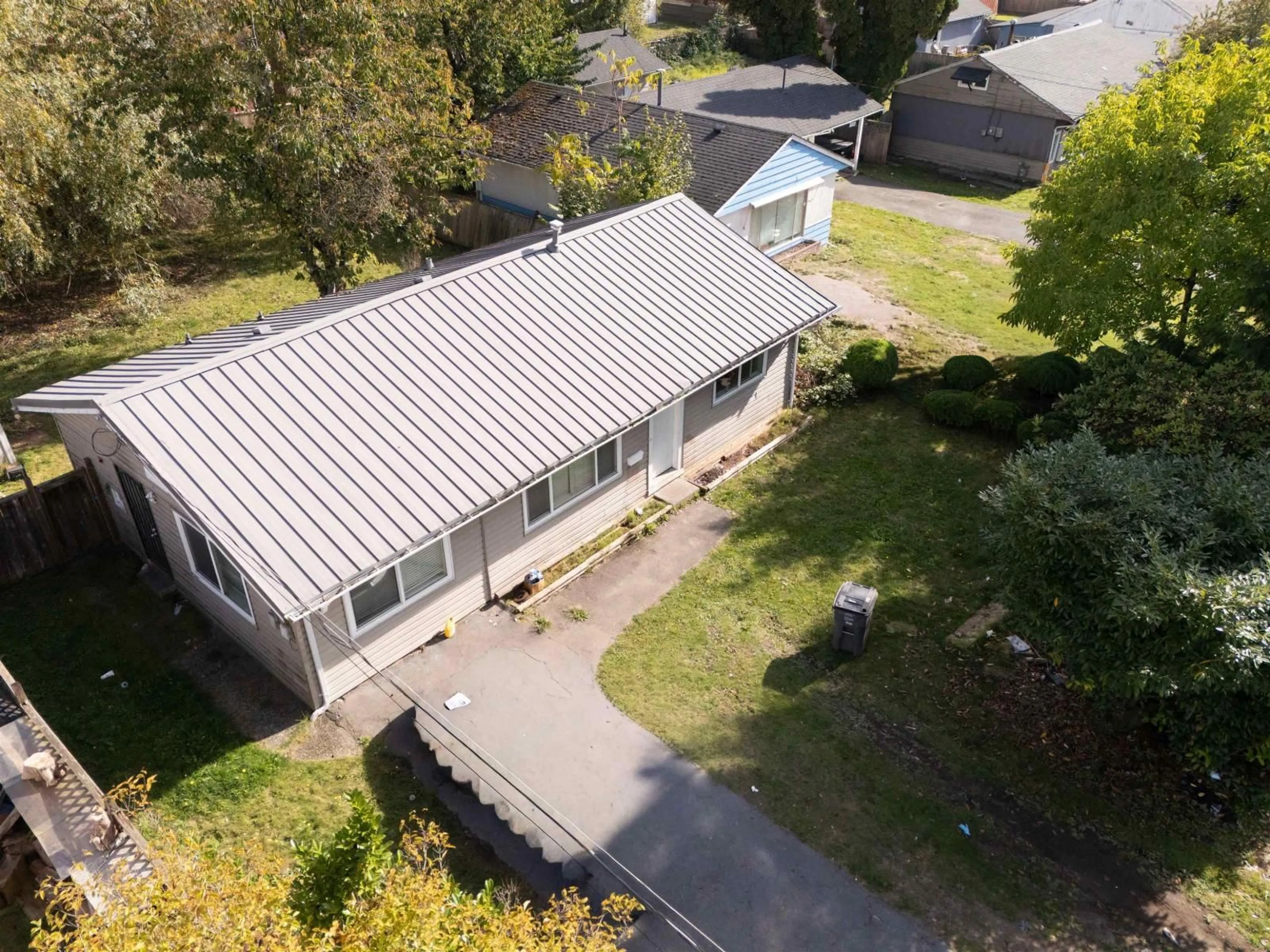 A pic from outside/outdoor area/front of a property/back of a property/a pic from drone, building for 10476 138 STREET, Surrey British Columbia V3T4K3