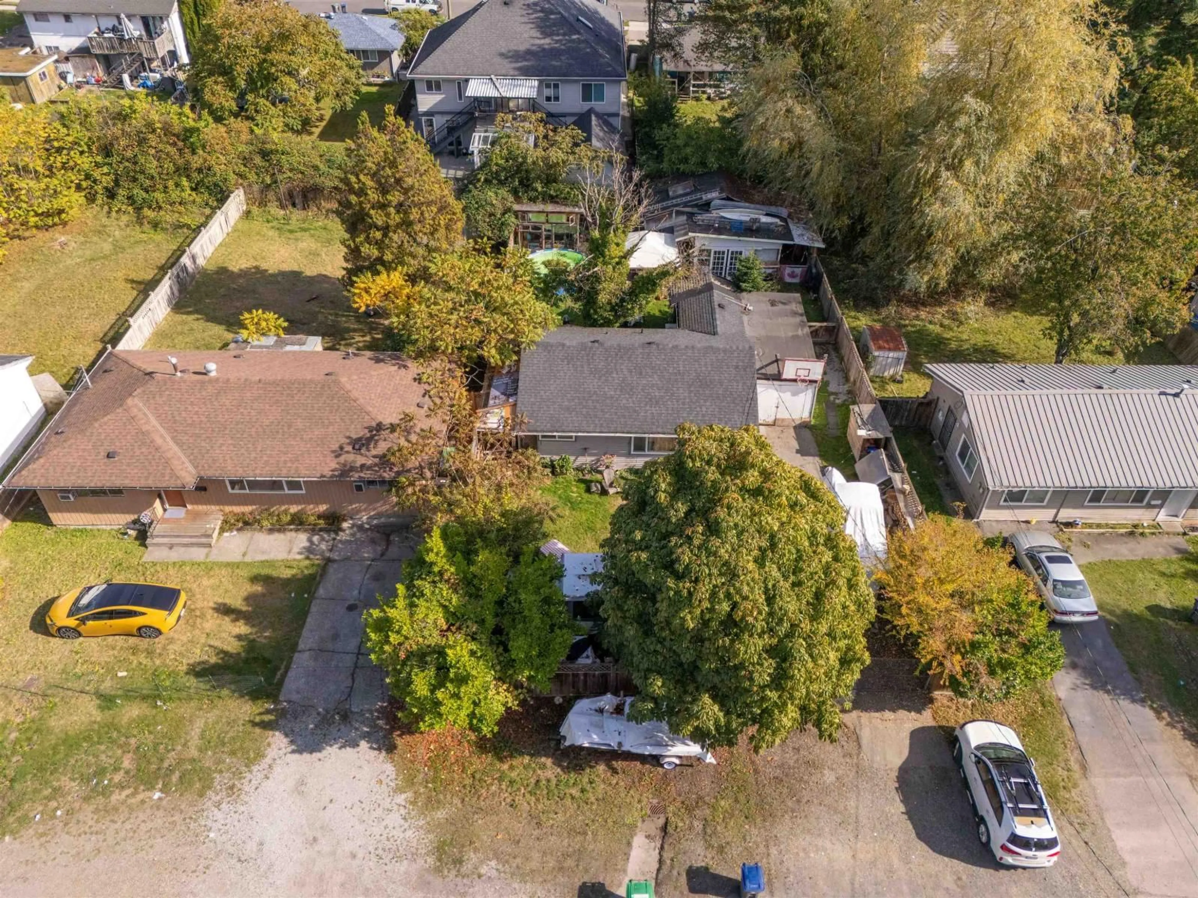A pic from outside/outdoor area/front of a property/back of a property/a pic from drone, street for 10486 138 STREET, Surrey British Columbia V3T4K3