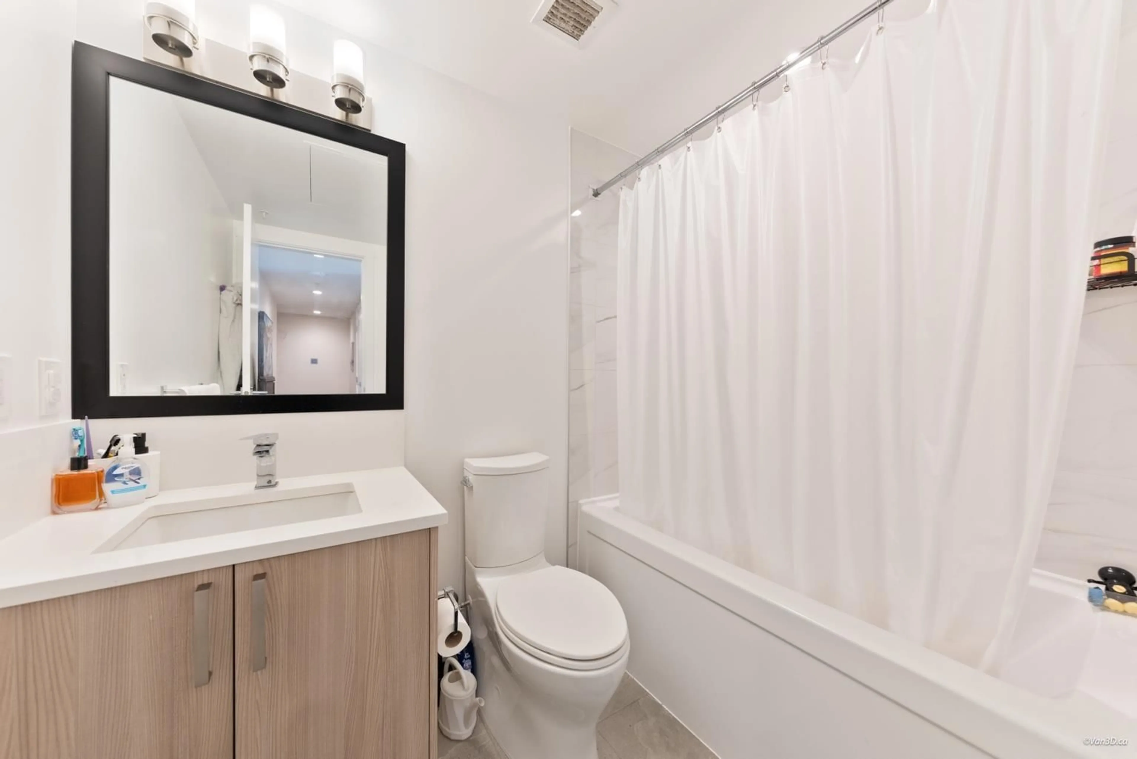 Standard bathroom, unknown for 2508 - 13350 CENTRAL AVENUE, Surrey British Columbia V3T0S1