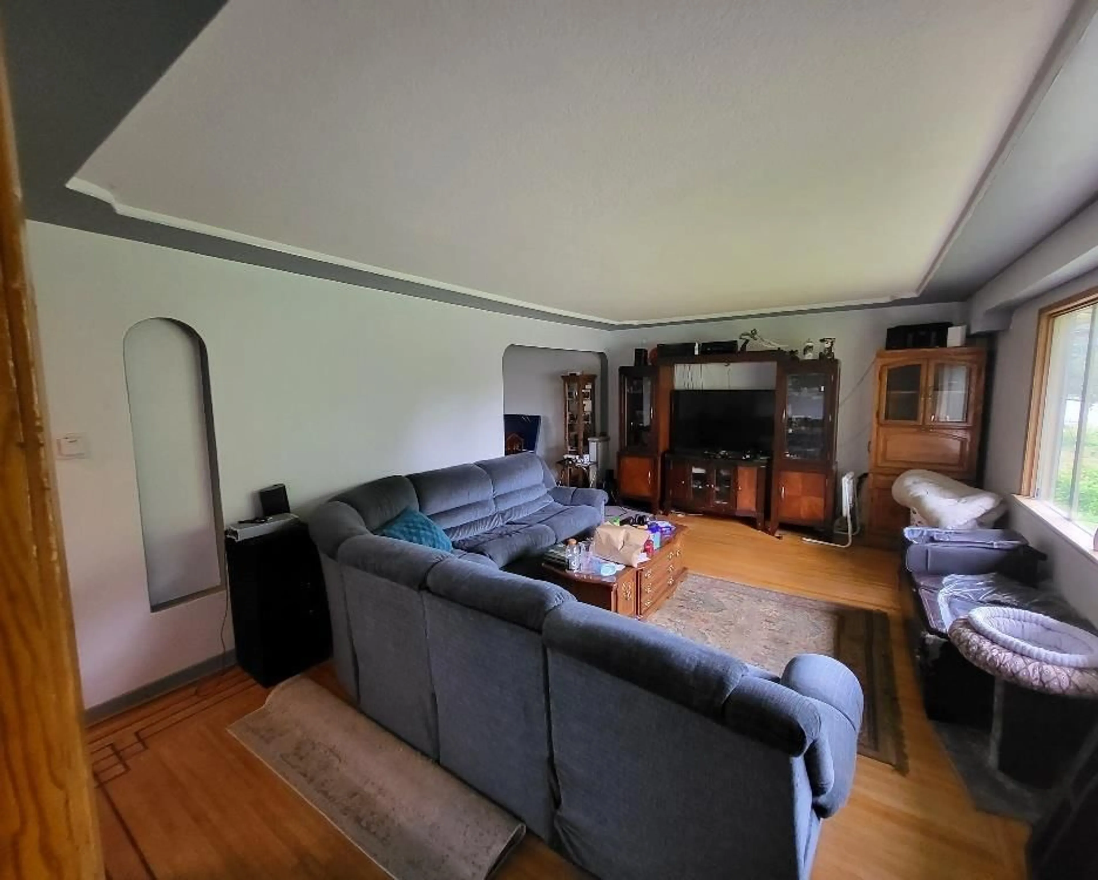 Living room with furniture, floor is not visible for 45644 WELLINGTON AVENUE, Chilliwack British Columbia V2P2E6
