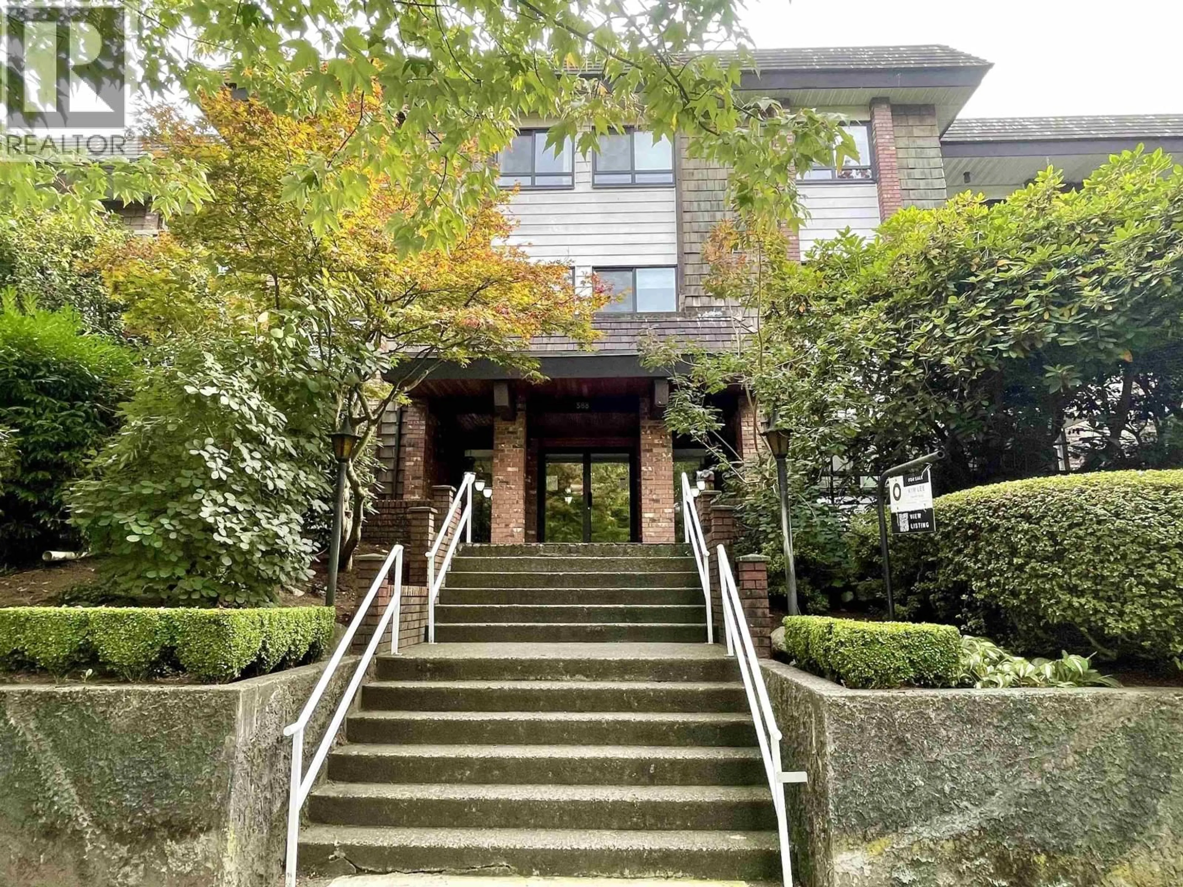 Indoor foyer for 348 - 588 5TH AVENUE, Vancouver British Columbia V5T4H6