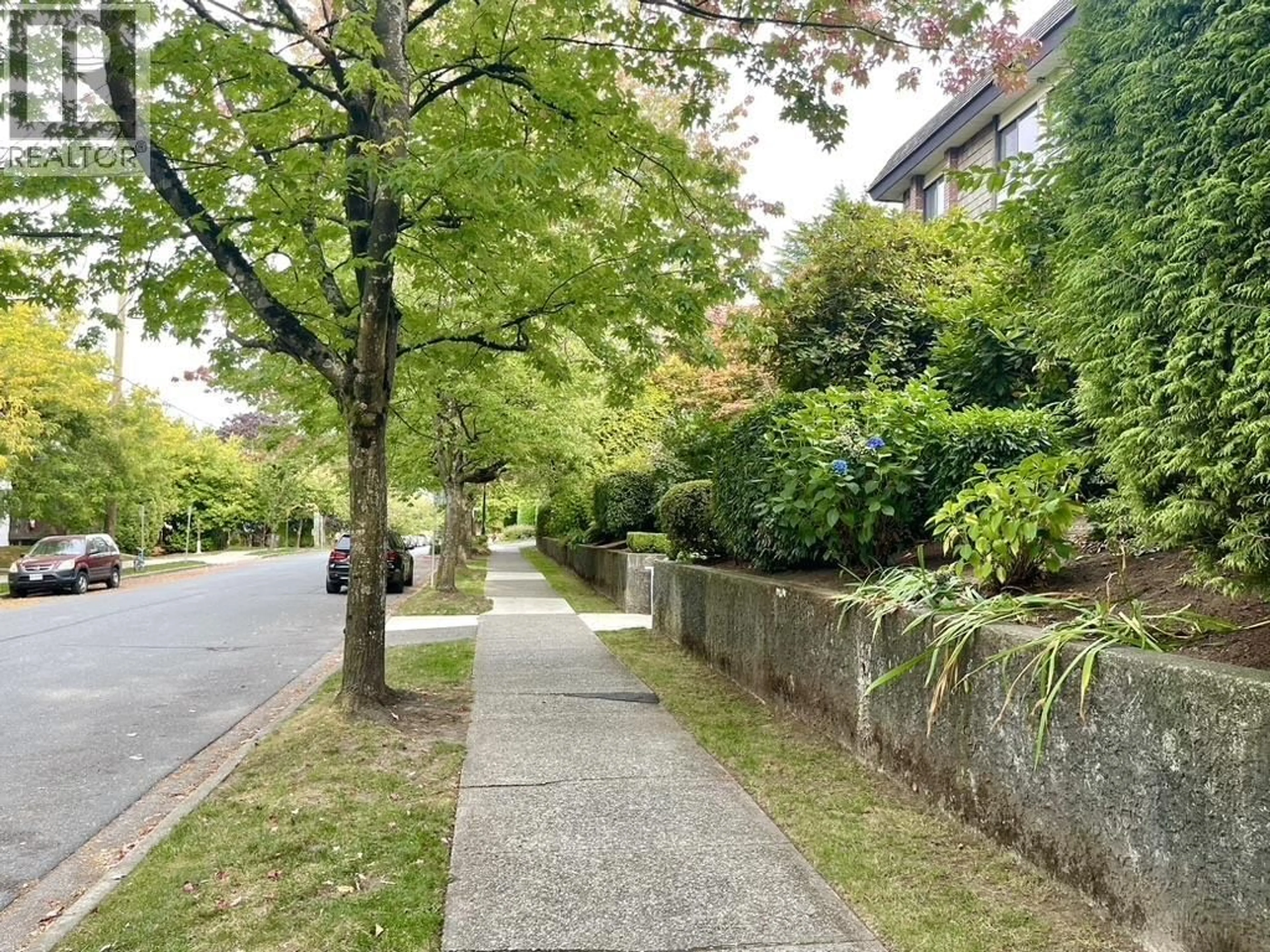 A pic from outside/outdoor area/front of a property/back of a property/a pic from drone, street for 348 - 588 5TH AVENUE, Vancouver British Columbia V5T4H6