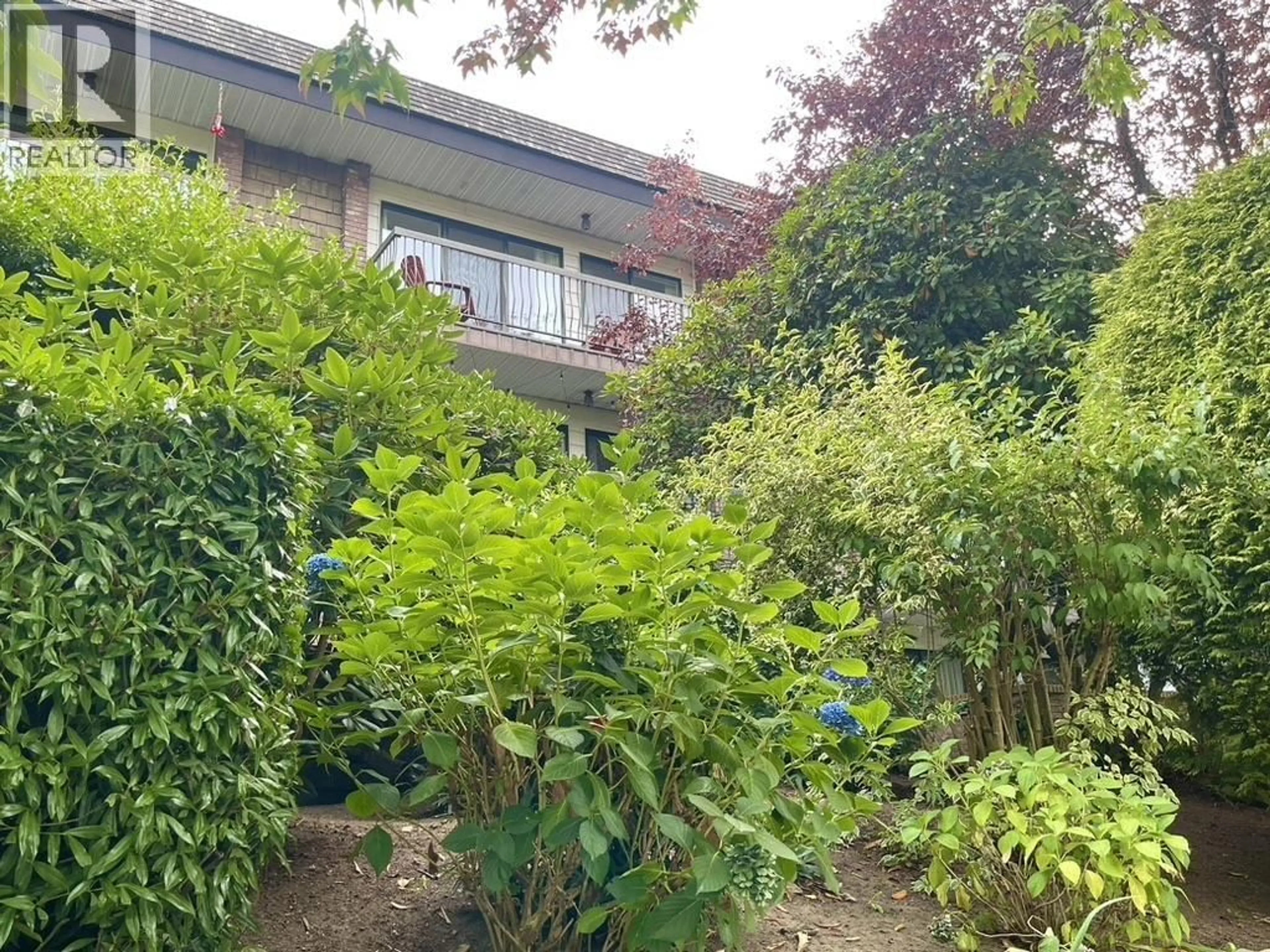 A pic from outside/outdoor area/front of a property/back of a property/a pic from drone, unknown for 348 - 588 5TH AVENUE, Vancouver British Columbia V5T4H6