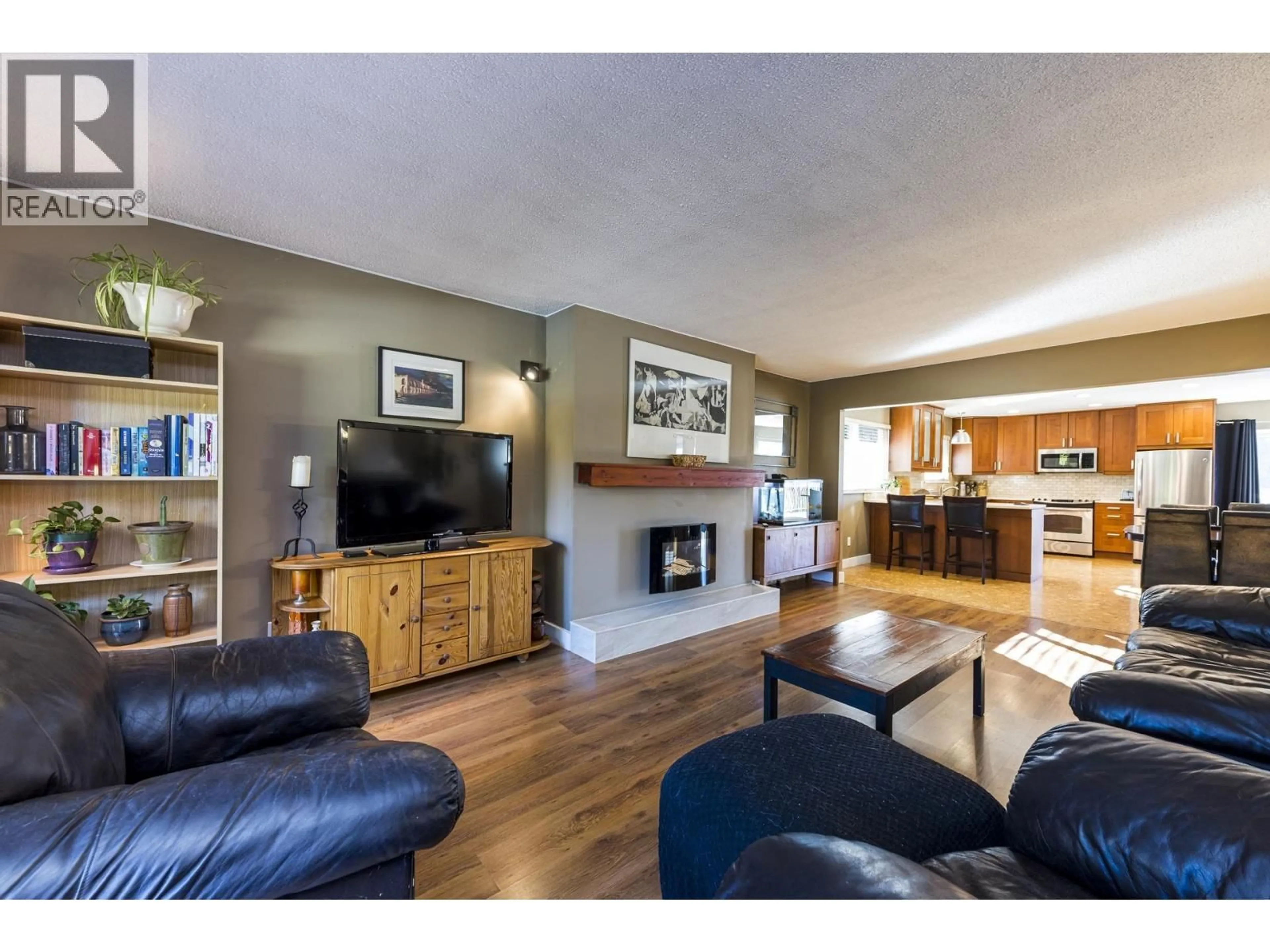 Living room with furniture, wood/laminate floor for 741 18TH STREET, North Vancouver British Columbia V7L2Y7