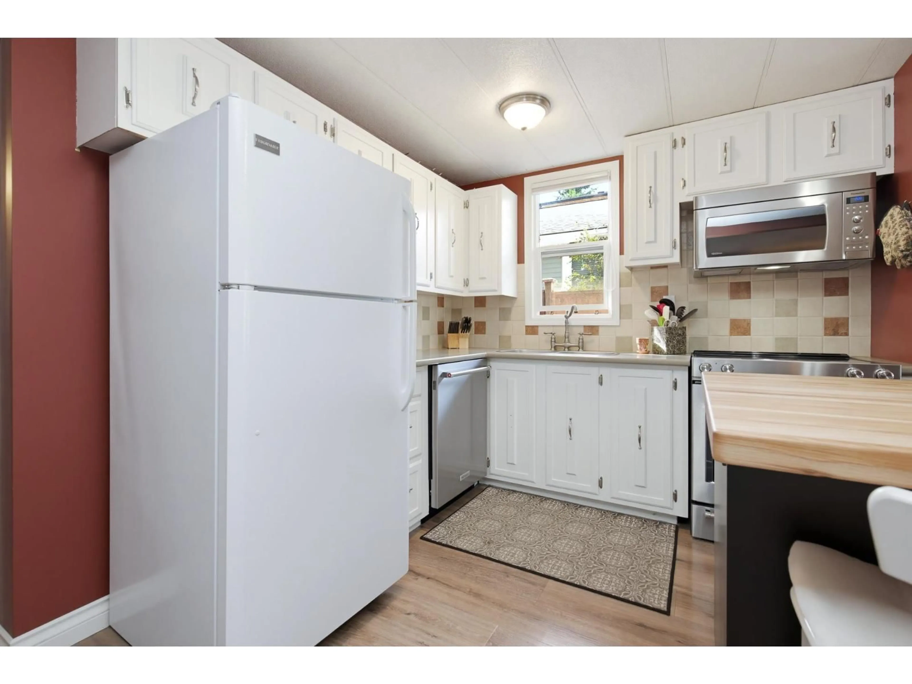 Standard kitchen, unknown for 31590 OAKRIDGE CRESCENT, Abbotsford British Columbia V2T6A6