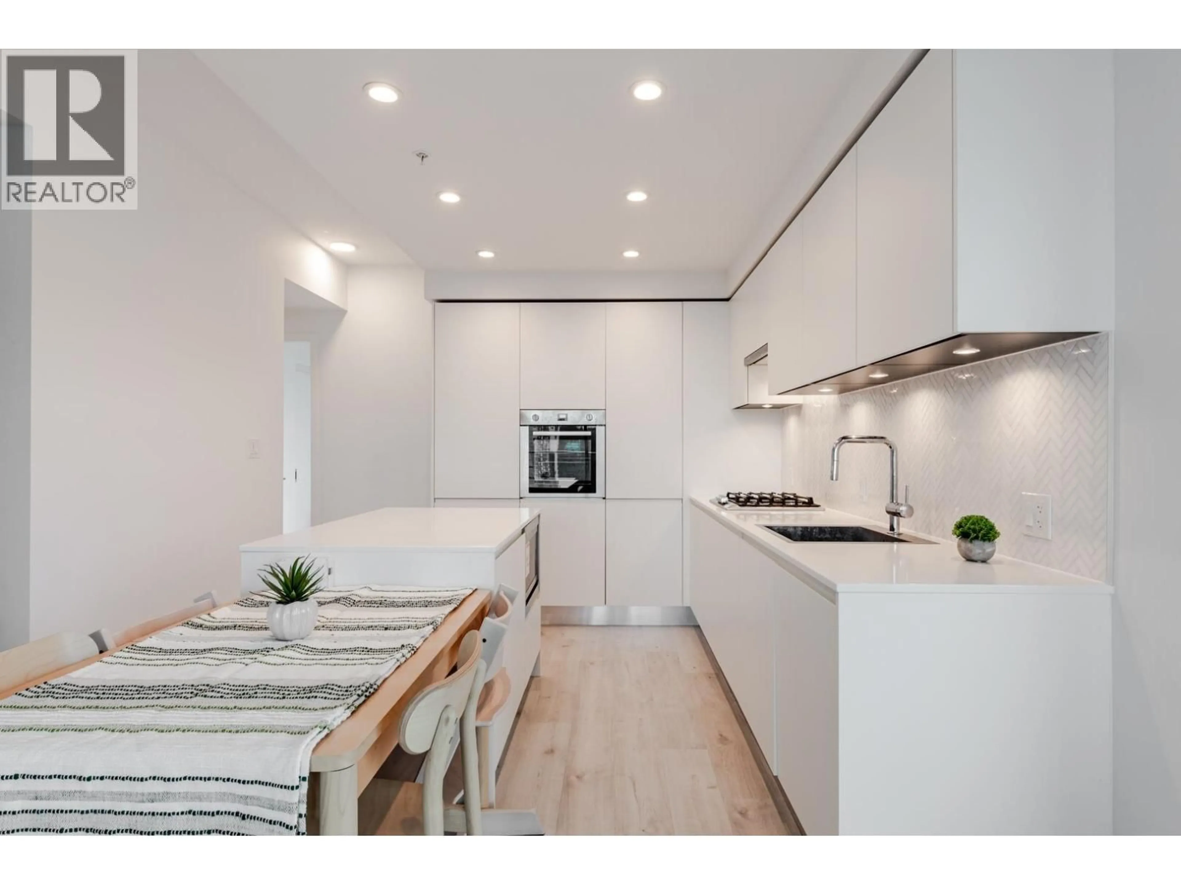 Contemporary kitchen, unknown for 2001 - 3809 EVERGREEN PLACE, Burnaby British Columbia V3J0M1