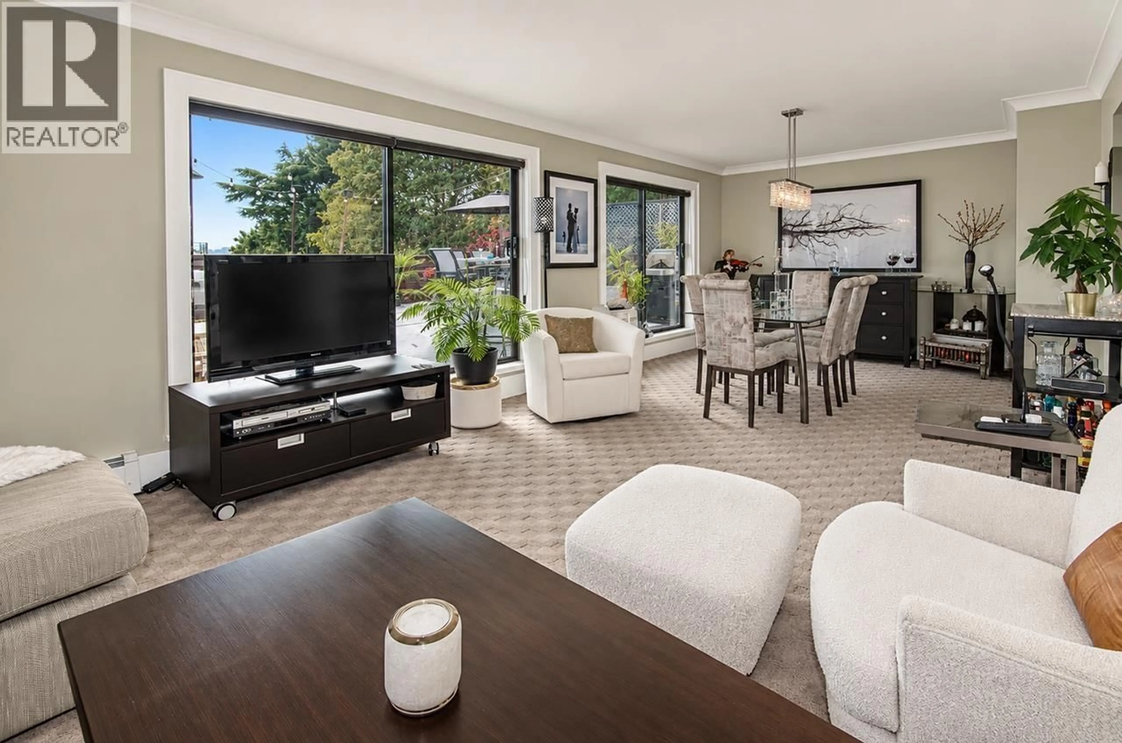 Living room with furniture, unknown for 404 - 360 2ND STREET, North Vancouver British Columbia V7L4N6