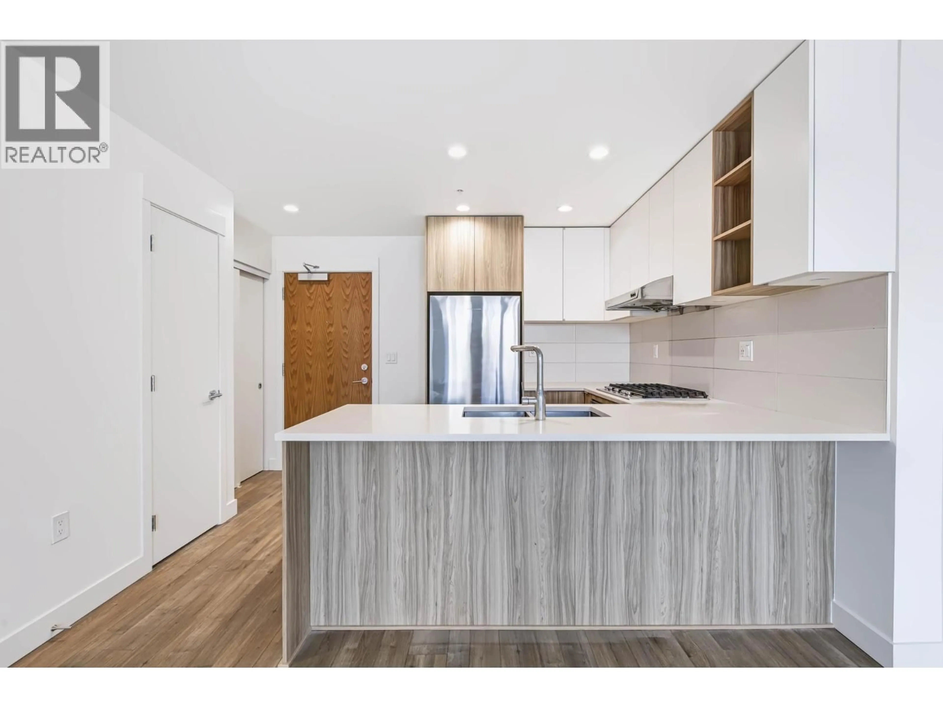 Open concept kitchen, wood/laminate floor for 406 - 750 DOGWOOD STREET, Coquitlam British Columbia V3J4B7