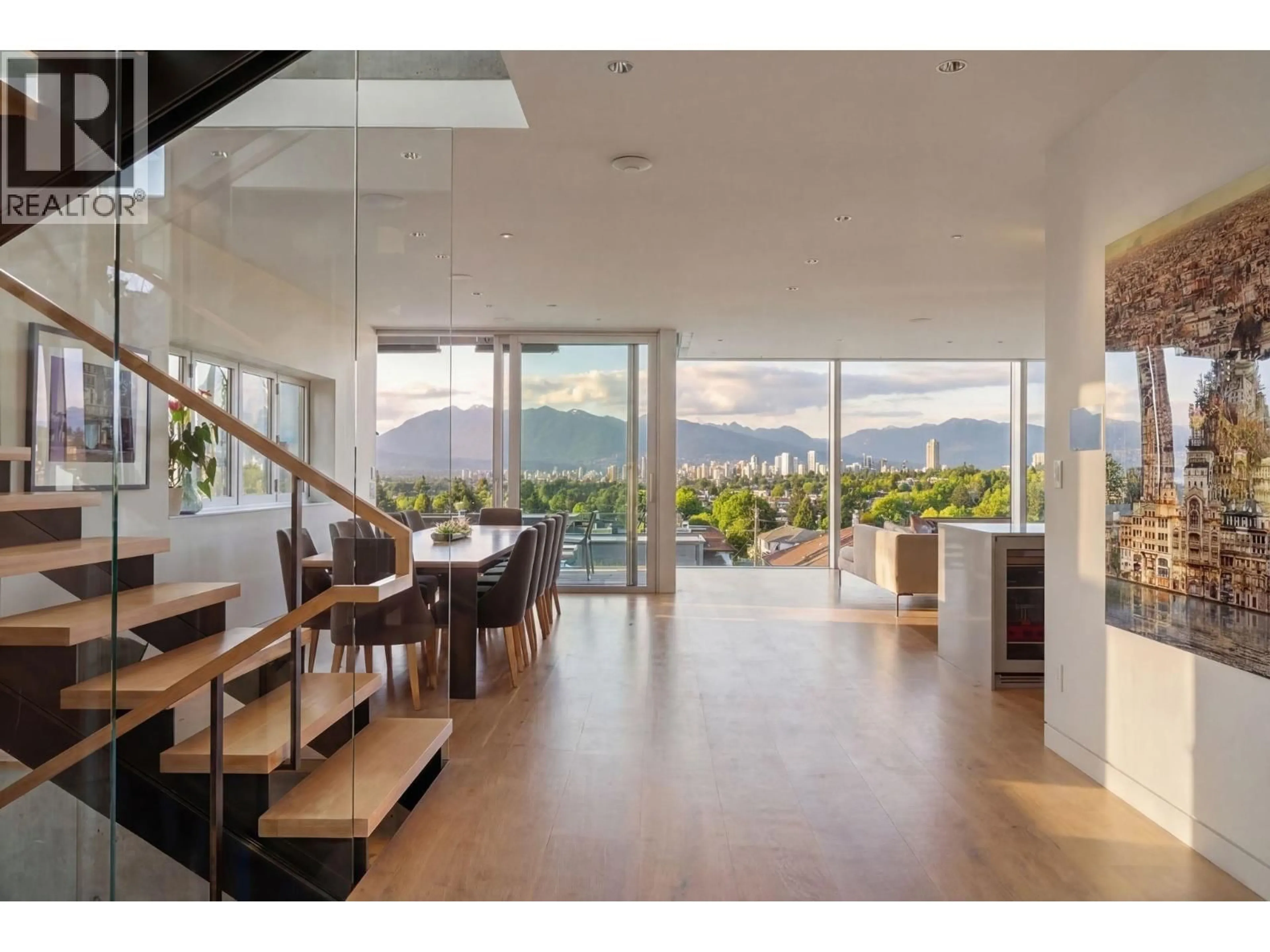 Indoor foyer for 2723 30TH AVENUE, Vancouver British Columbia V6L1Y8