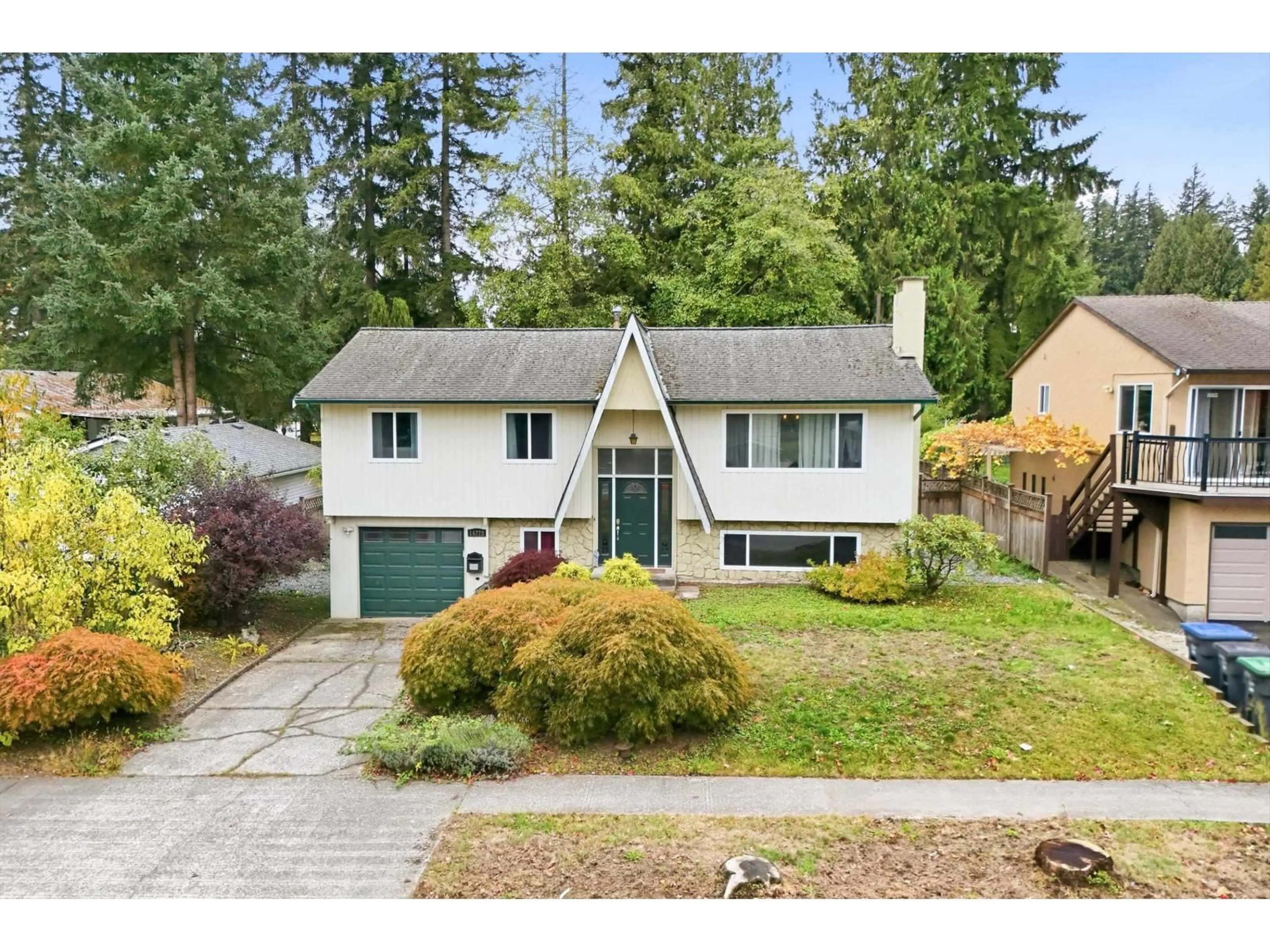 Home with vinyl exterior material, street for 14778 HALSTEAD PLACE, Surrey British Columbia V3R6S5