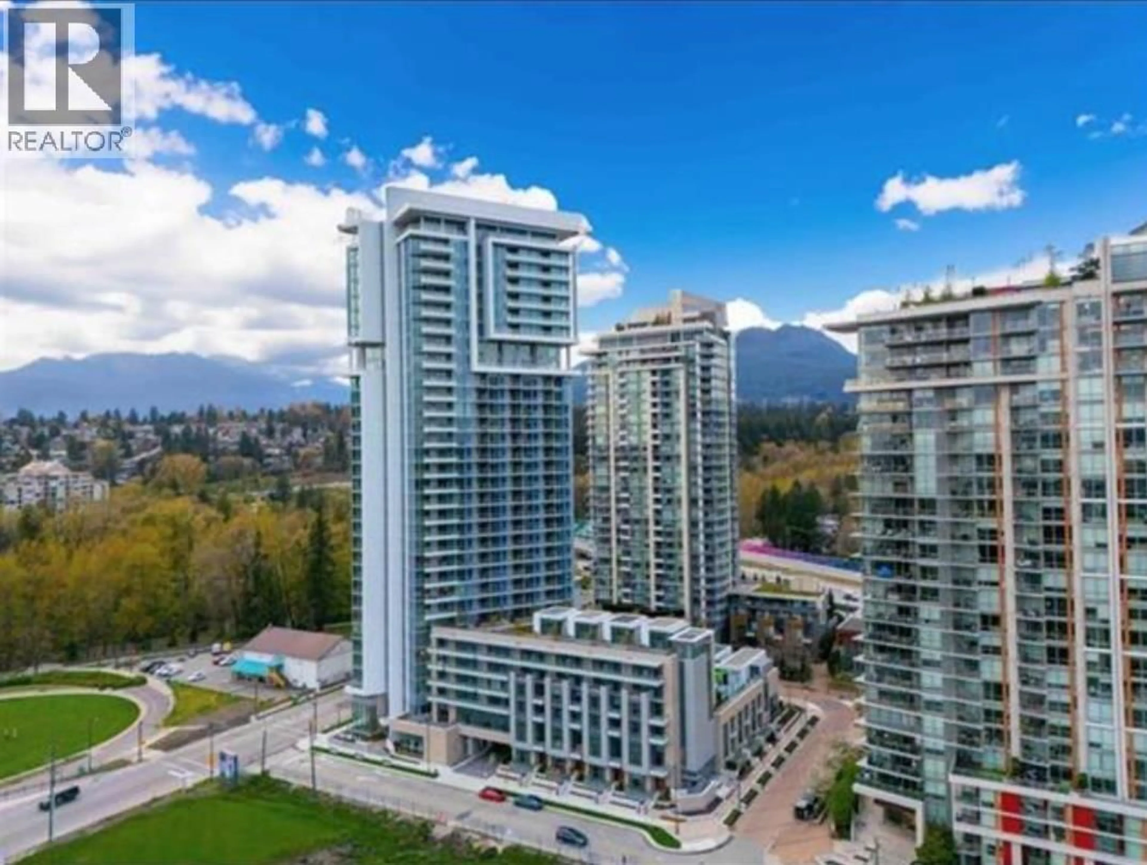 A pic from outside/outdoor area/front of a property/back of a property/a pic from drone, city buildings view from balcony for 607 - 1500 FERN STREET, North Vancouver British Columbia V7J0E6