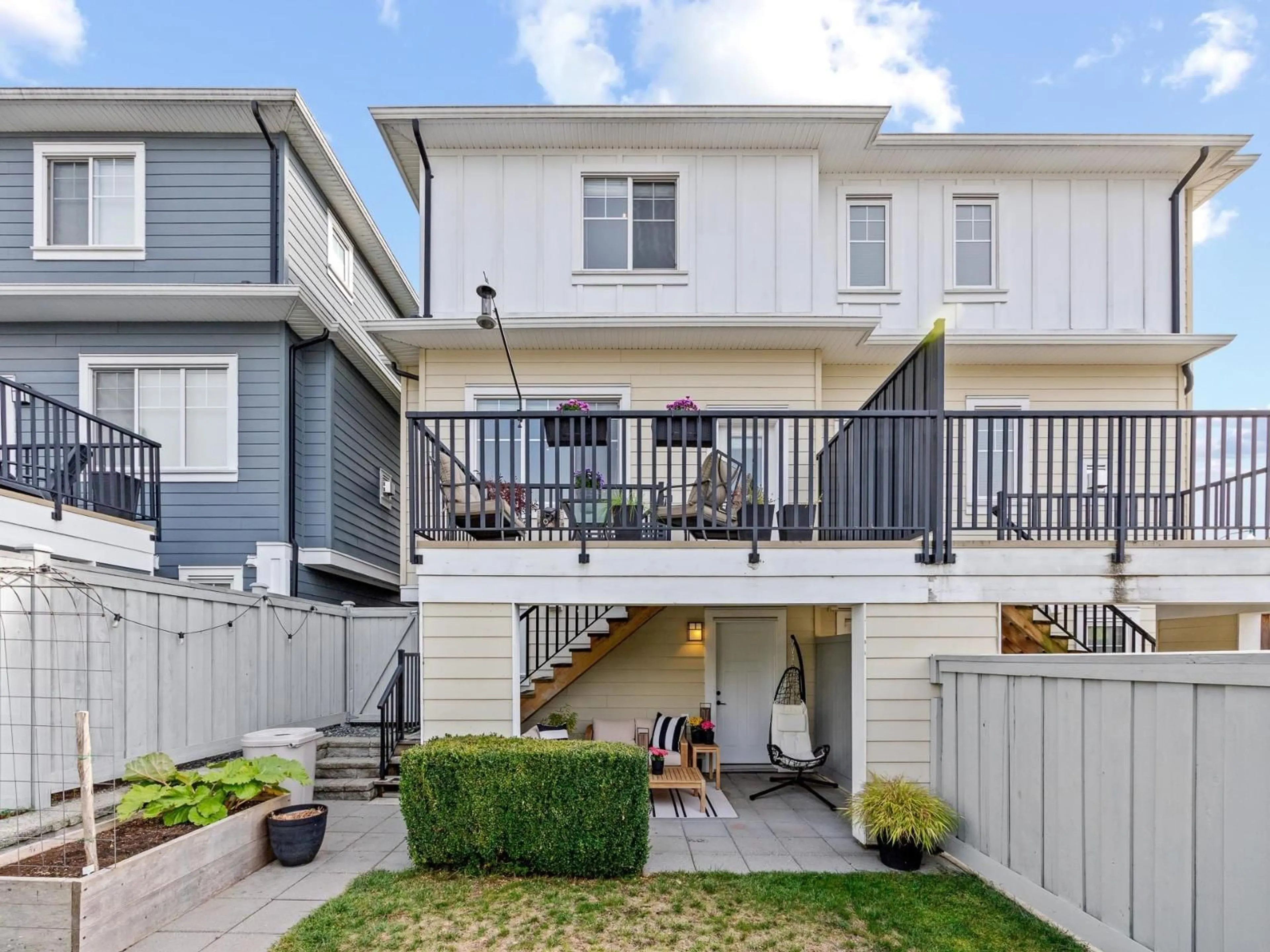 Patio, street for 2209 165 STREET, Surrey British Columbia V3Z0L8