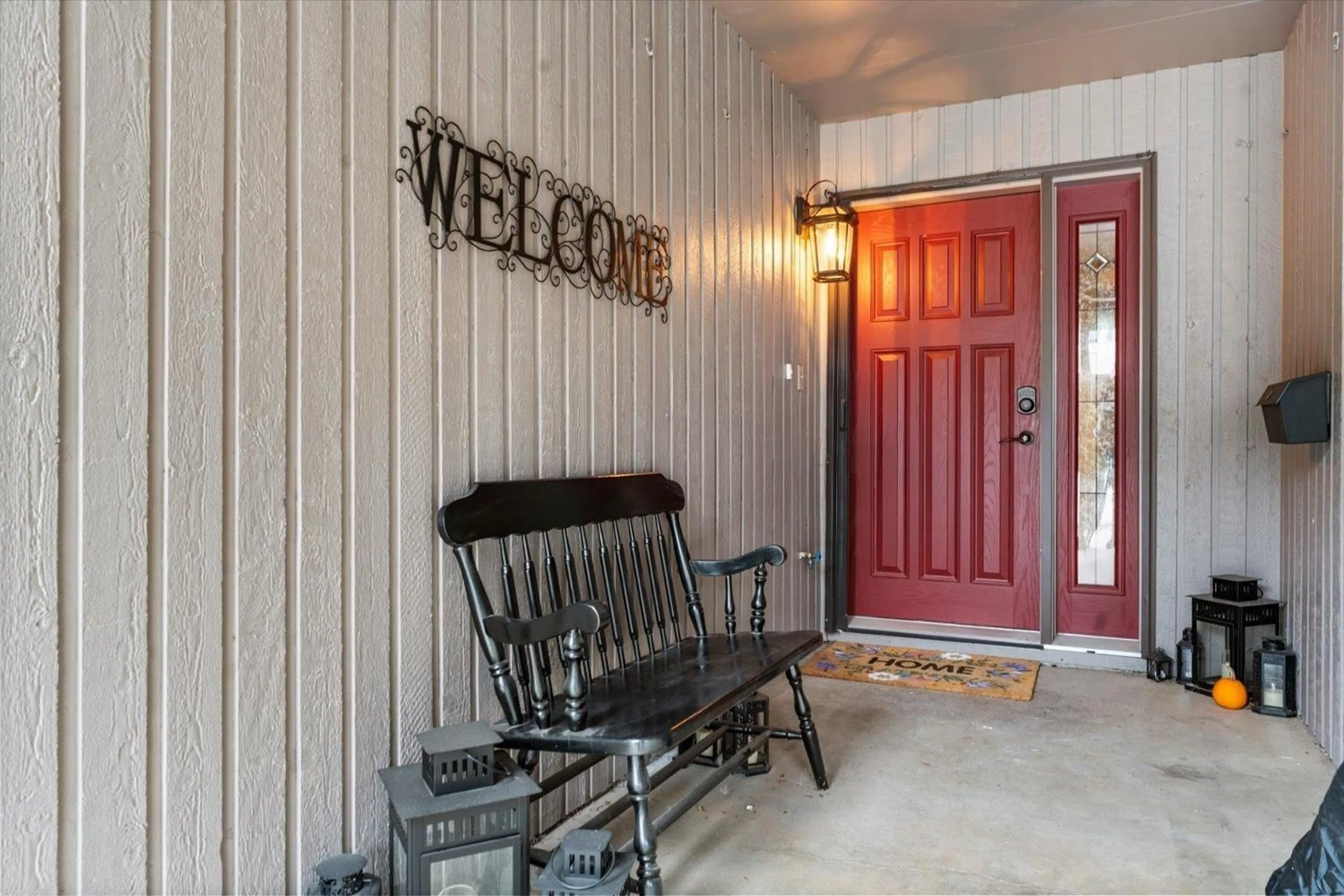 Indoor entryway for 5 - 32925 GEORGE FERGUSON WAY, Abbotsford British Columbia V2S6Z9