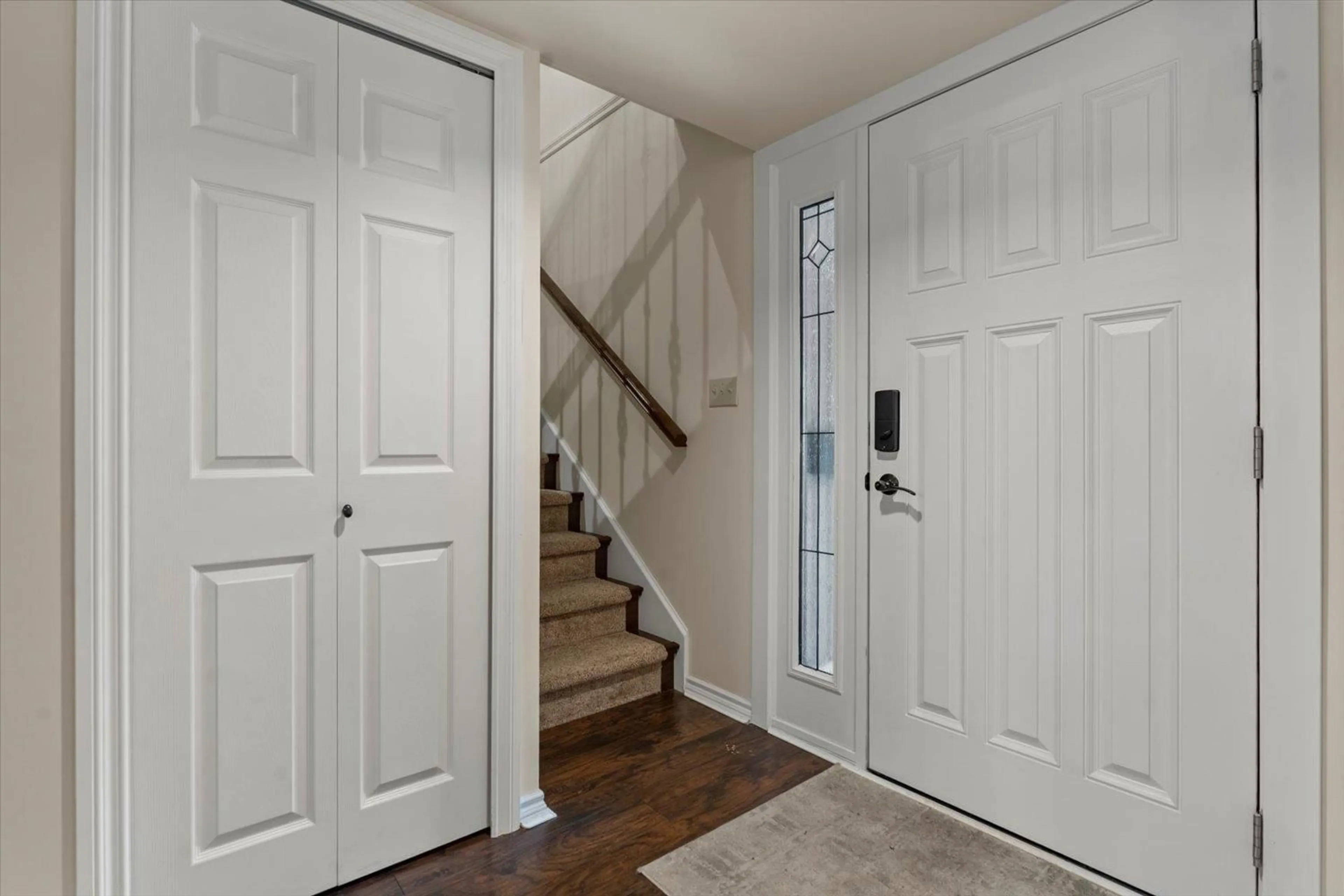 Indoor entryway for 5 - 32925 GEORGE FERGUSON WAY, Abbotsford British Columbia V2S6Z9