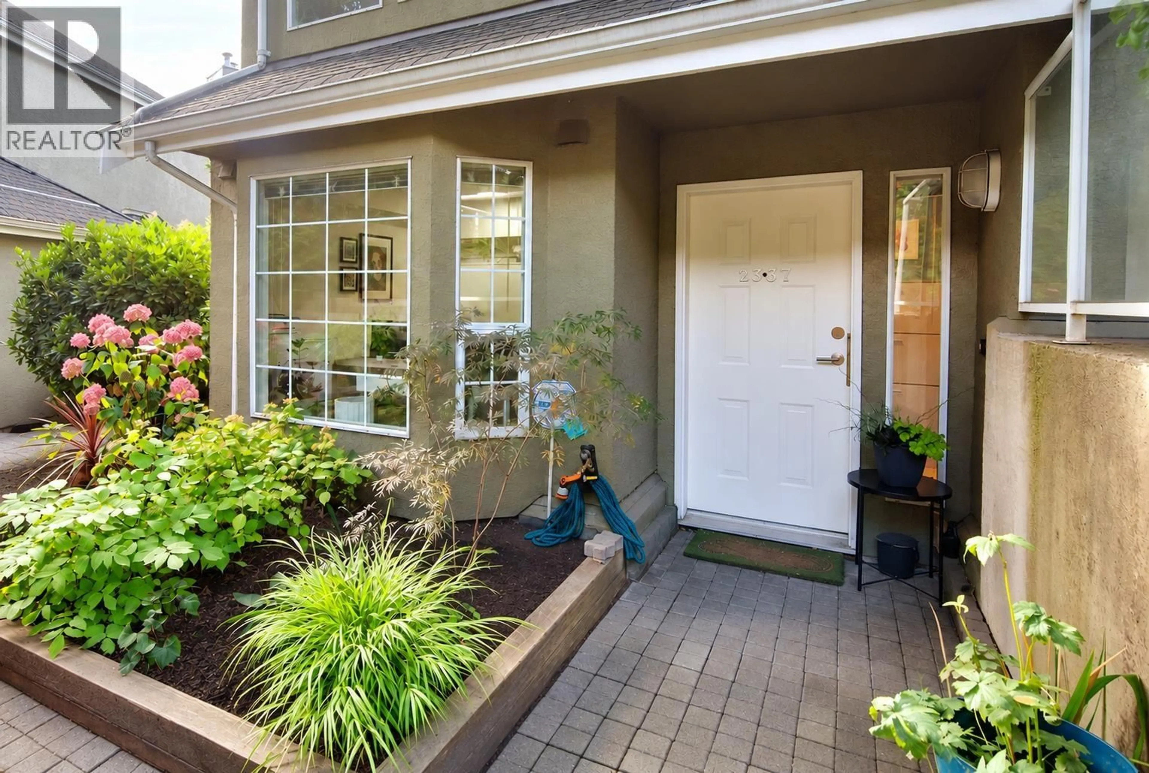 Indoor entryway for 2337 QUAYSIDE COURT, Vancouver British Columbia V5P4W2