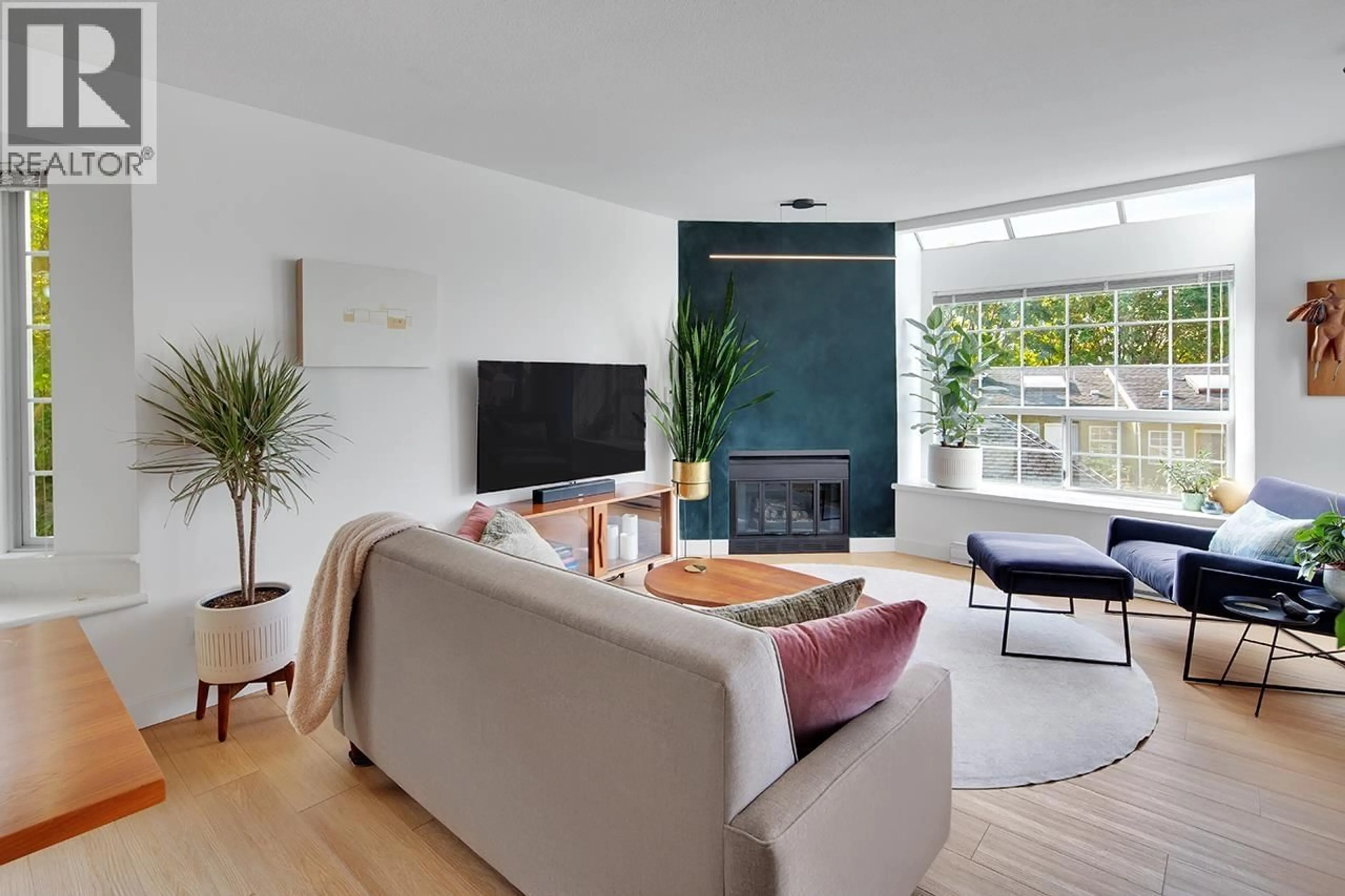 Living room with furniture, unknown for 2337 QUAYSIDE COURT, Vancouver British Columbia V5P4W2