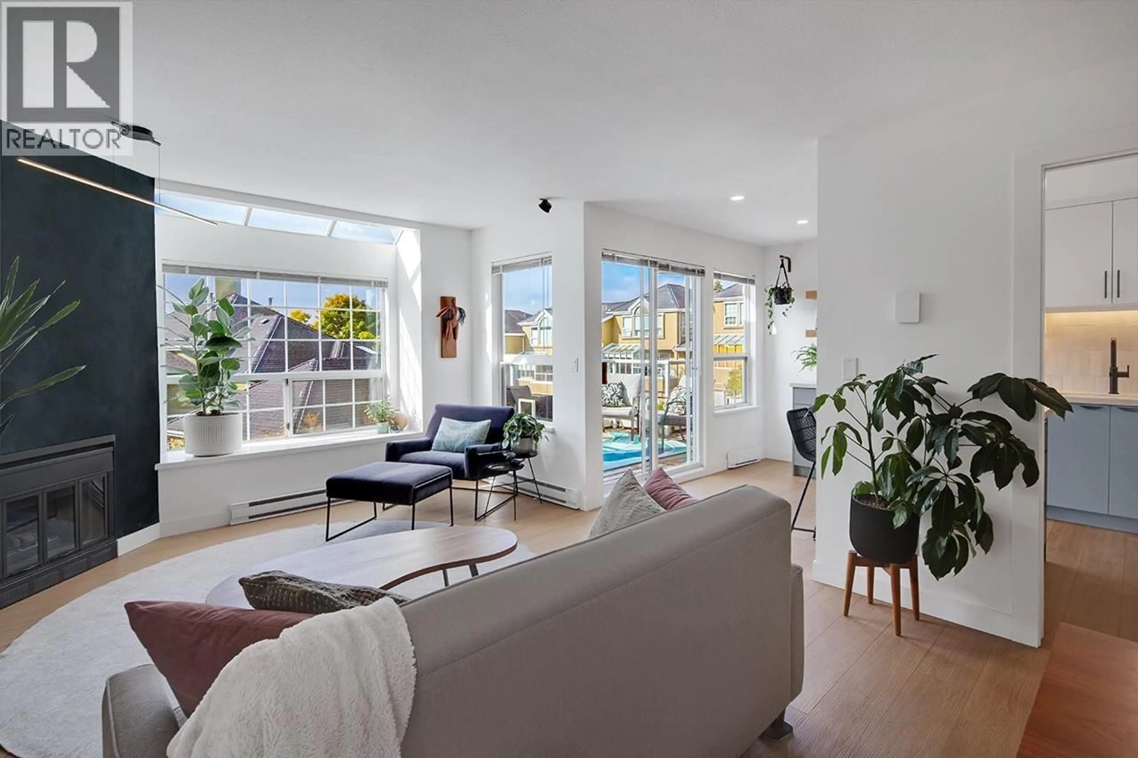 Living room with furniture, unknown for 2337 QUAYSIDE COURT, Vancouver British Columbia V5P4W2