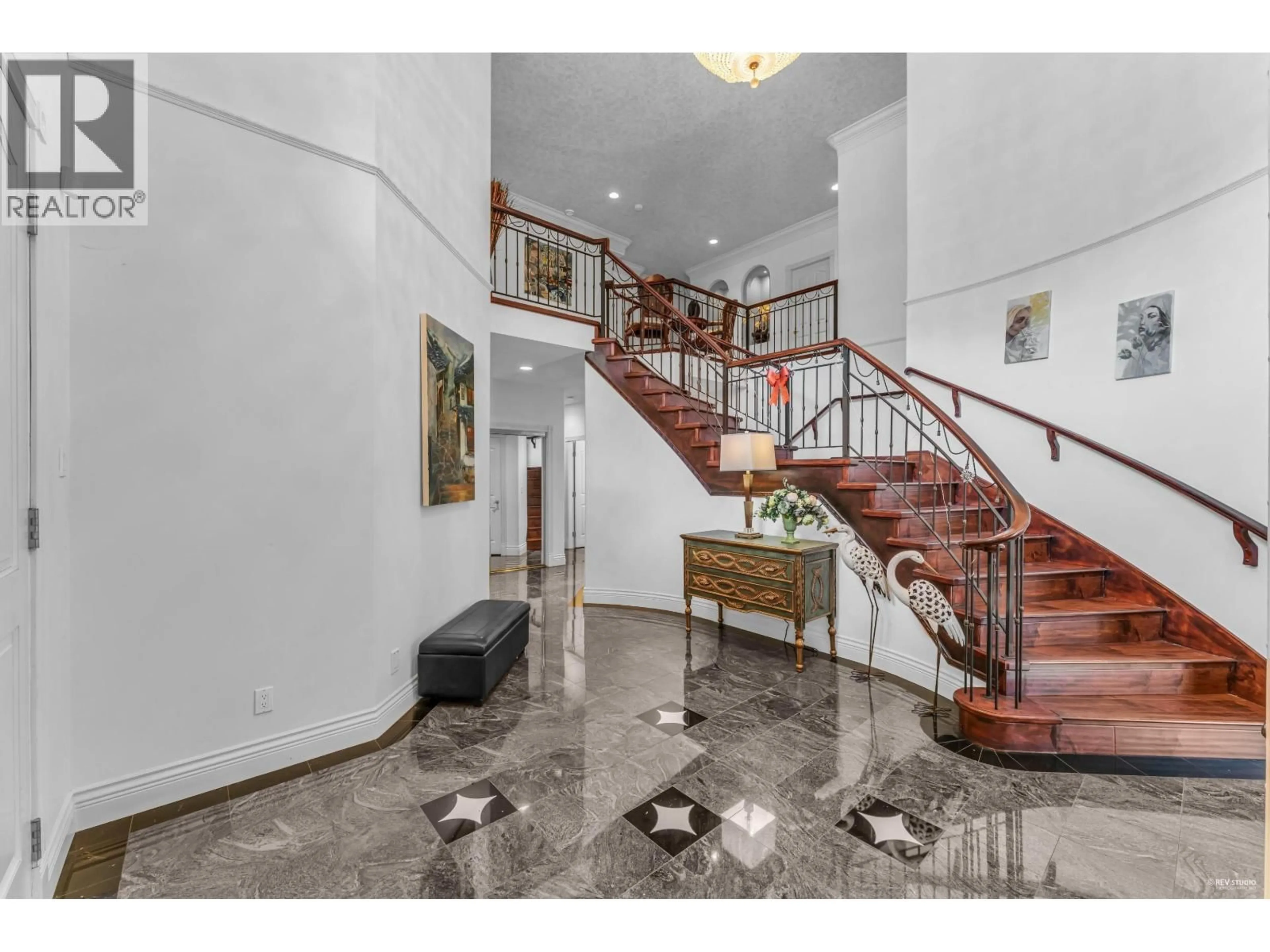 Indoor foyer for 1729 HAMPTON DRIVE, Coquitlam British Columbia V3E3C9