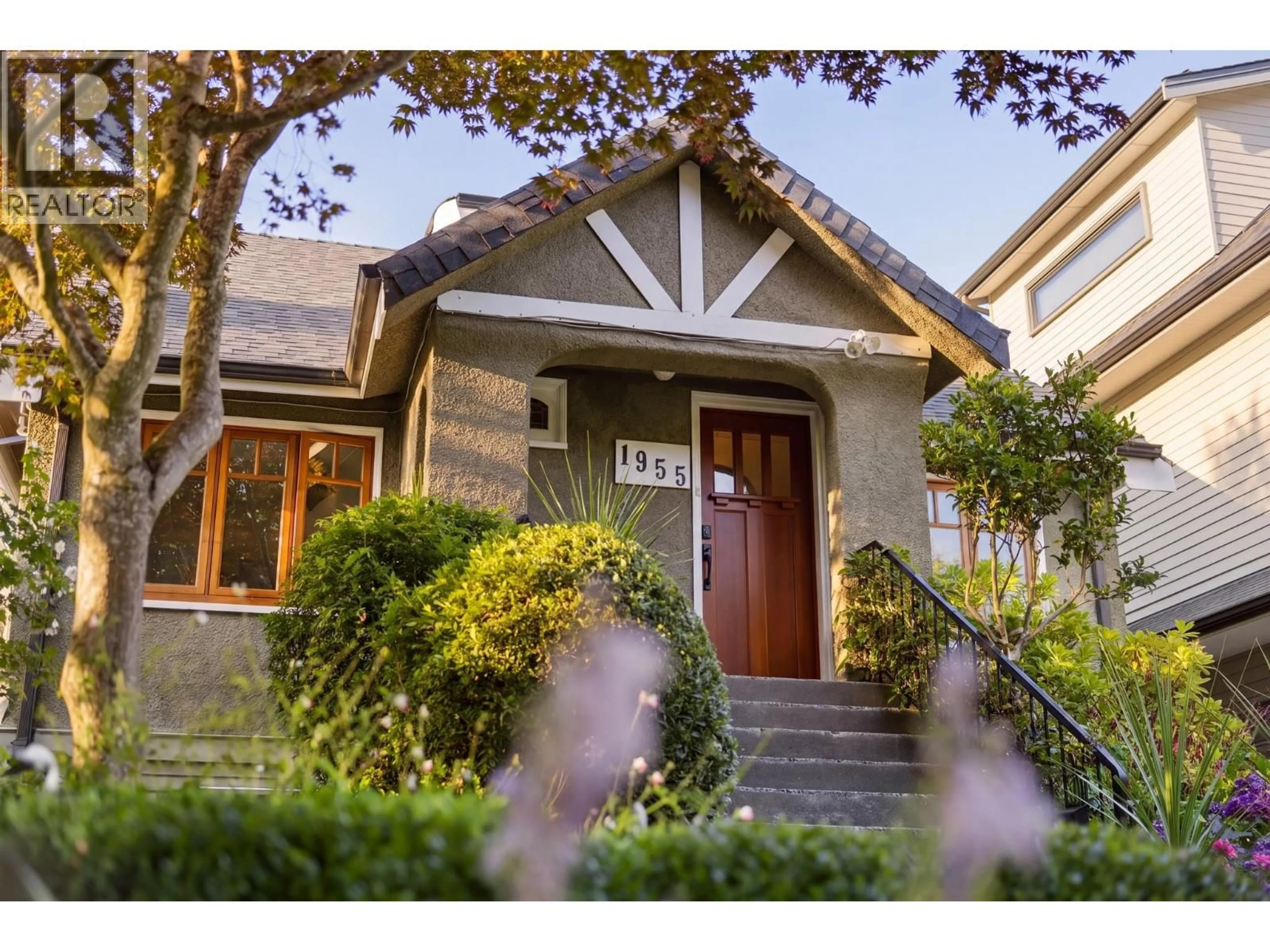 Home with brick exterior material, street for 1955 8TH AVENUE, Vancouver British Columbia V5N1T9