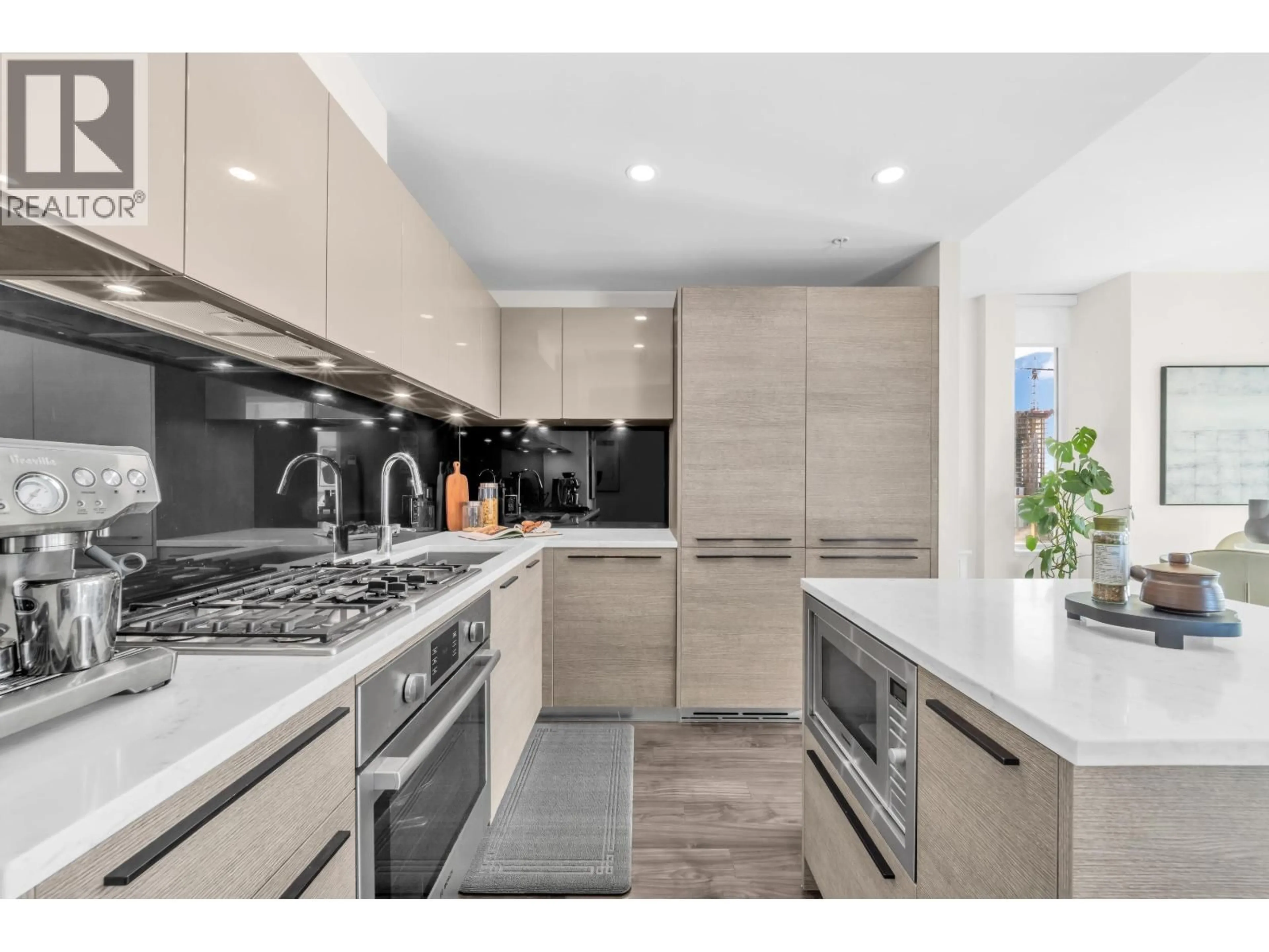 Contemporary kitchen, unknown for 1104 - 6383 MCKAY AVENUE, Burnaby British Columbia V5H0H8