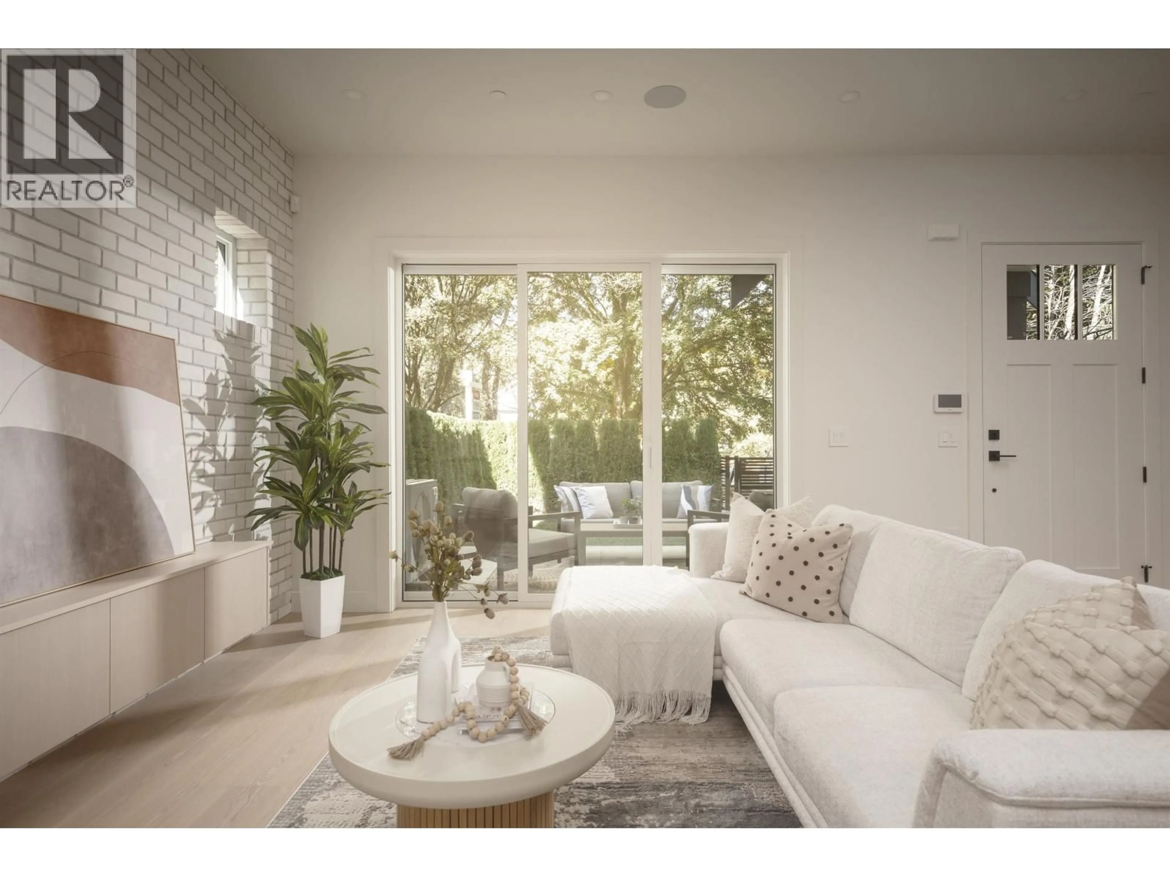 Living room with furniture, ceramic/tile floor for 1 - 1376 11TH AVENUE, Vancouver British Columbia V5N1Y5
