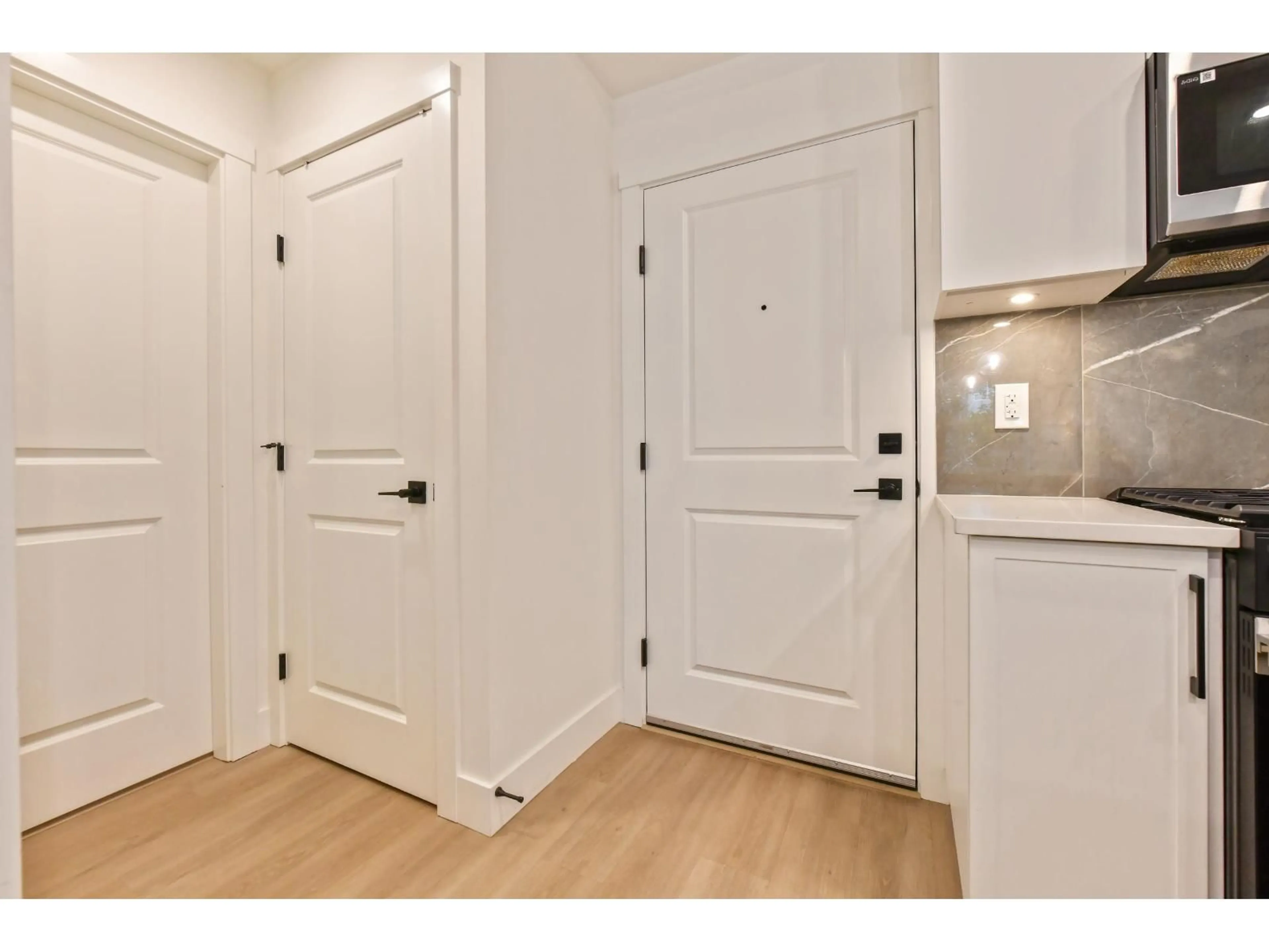 Indoor entryway for 217 - 3438 146A STREET, Surrey British Columbia V4P0J1