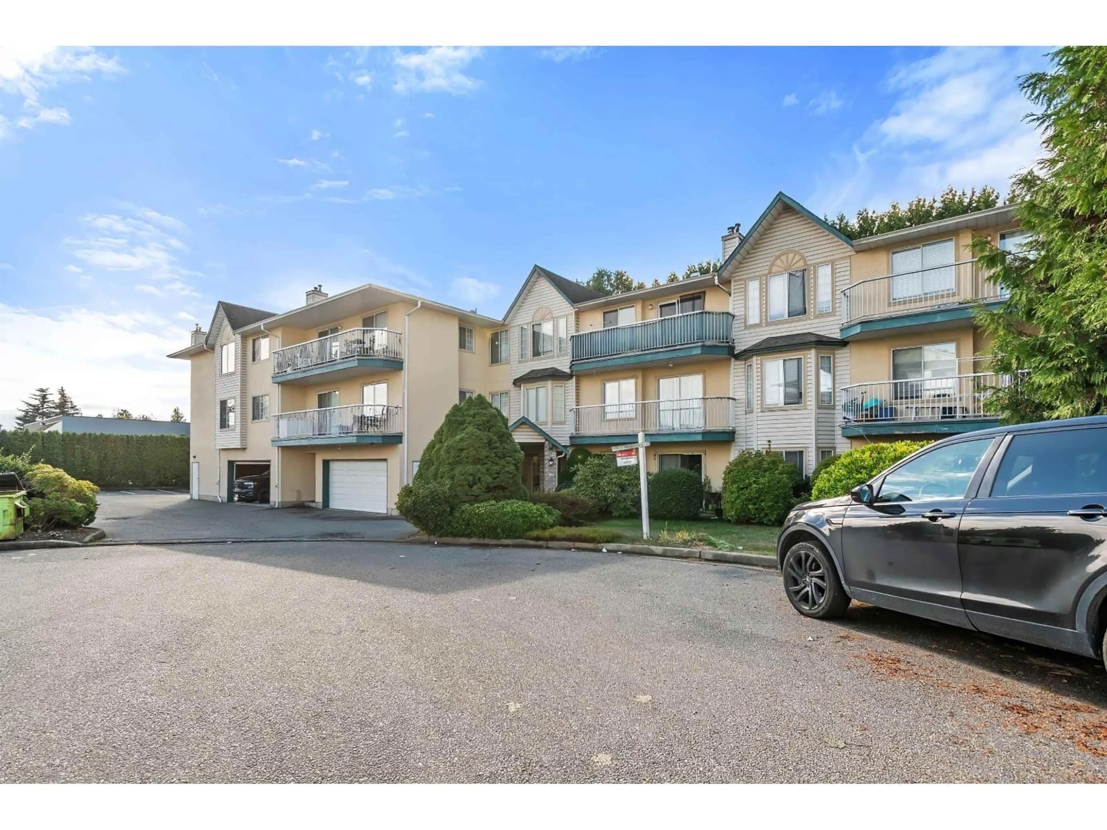 A pic from outside/outdoor area/front of a property/back of a property/a pic from drone, unknown for 209 - 2567 VICTORIA STREET, Abbotsford British Columbia V2T2T4