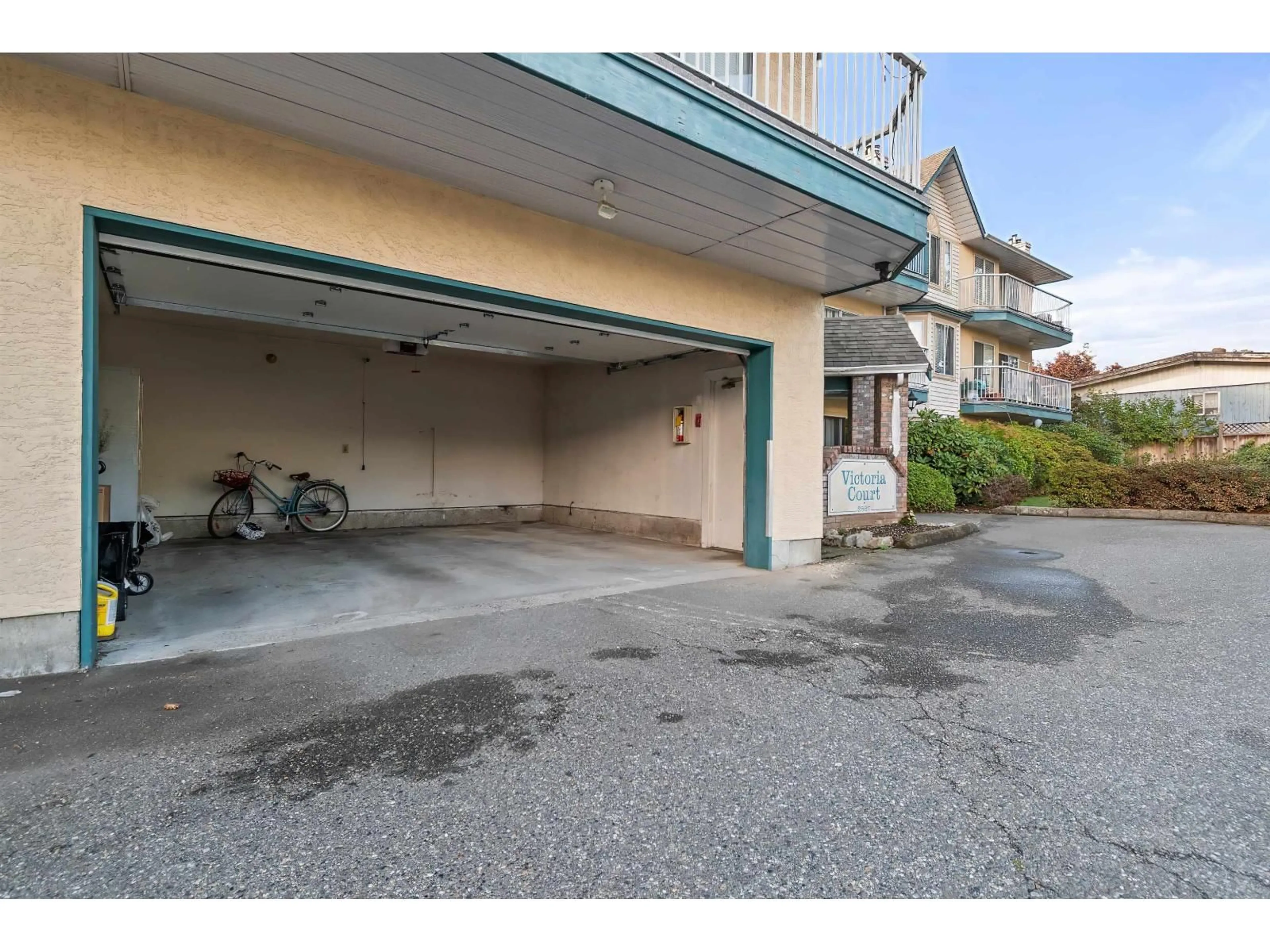 Parking for 209 - 2567 VICTORIA STREET, Abbotsford British Columbia V2T2T4