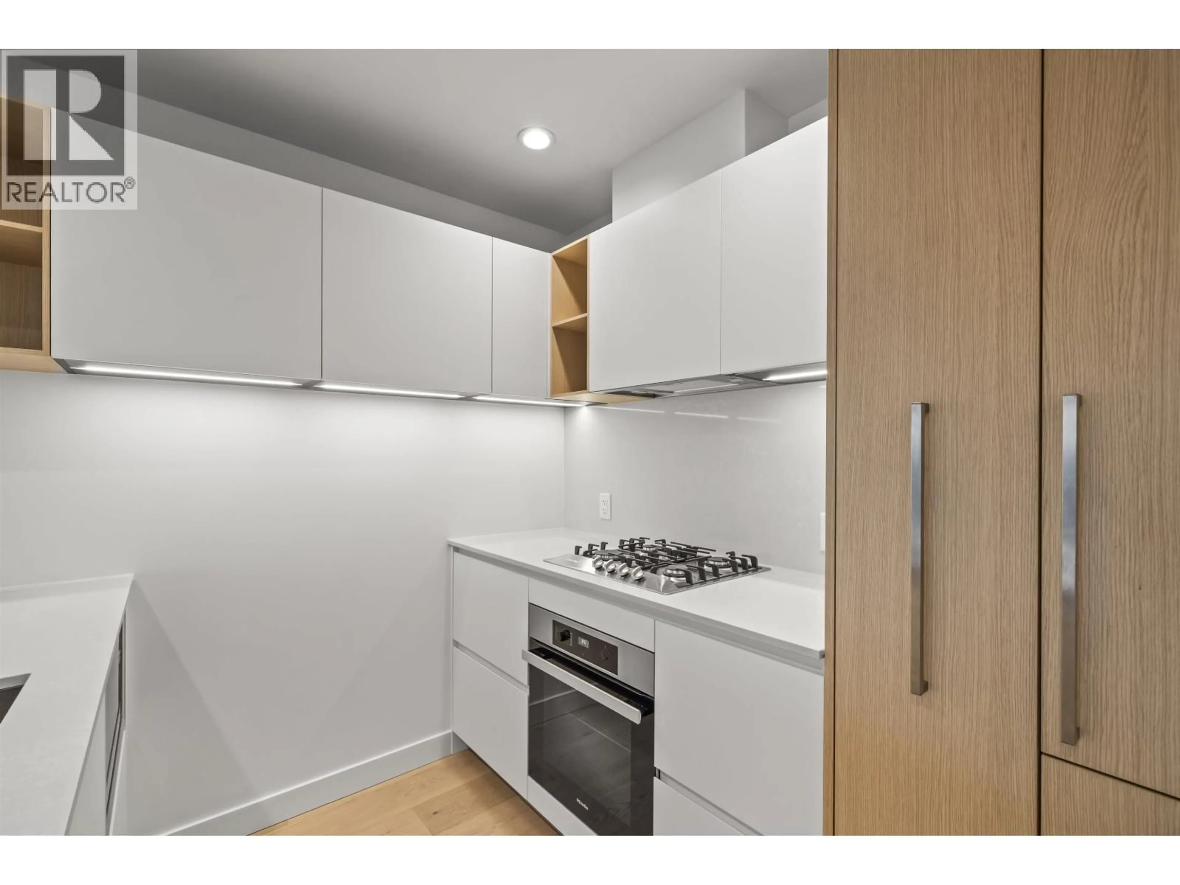 Standard kitchen, wood/laminate floor for 4605 - 6000 MCKAY AVENUE, Burnaby British Columbia V5H0K2