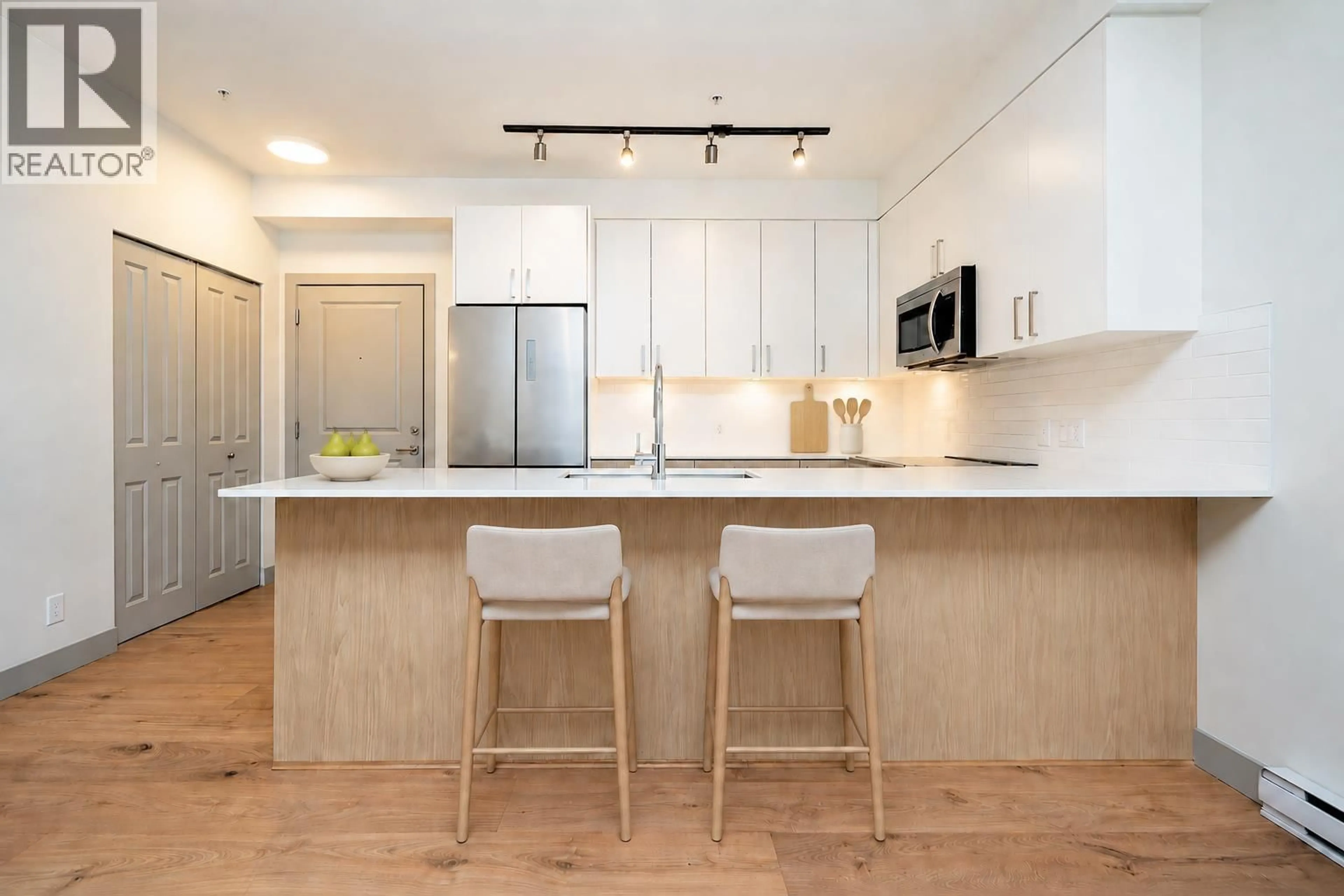 Contemporary kitchen, unknown for 209 - 6968 ROYAL OAK AVENUE, Burnaby British Columbia V5J4J2