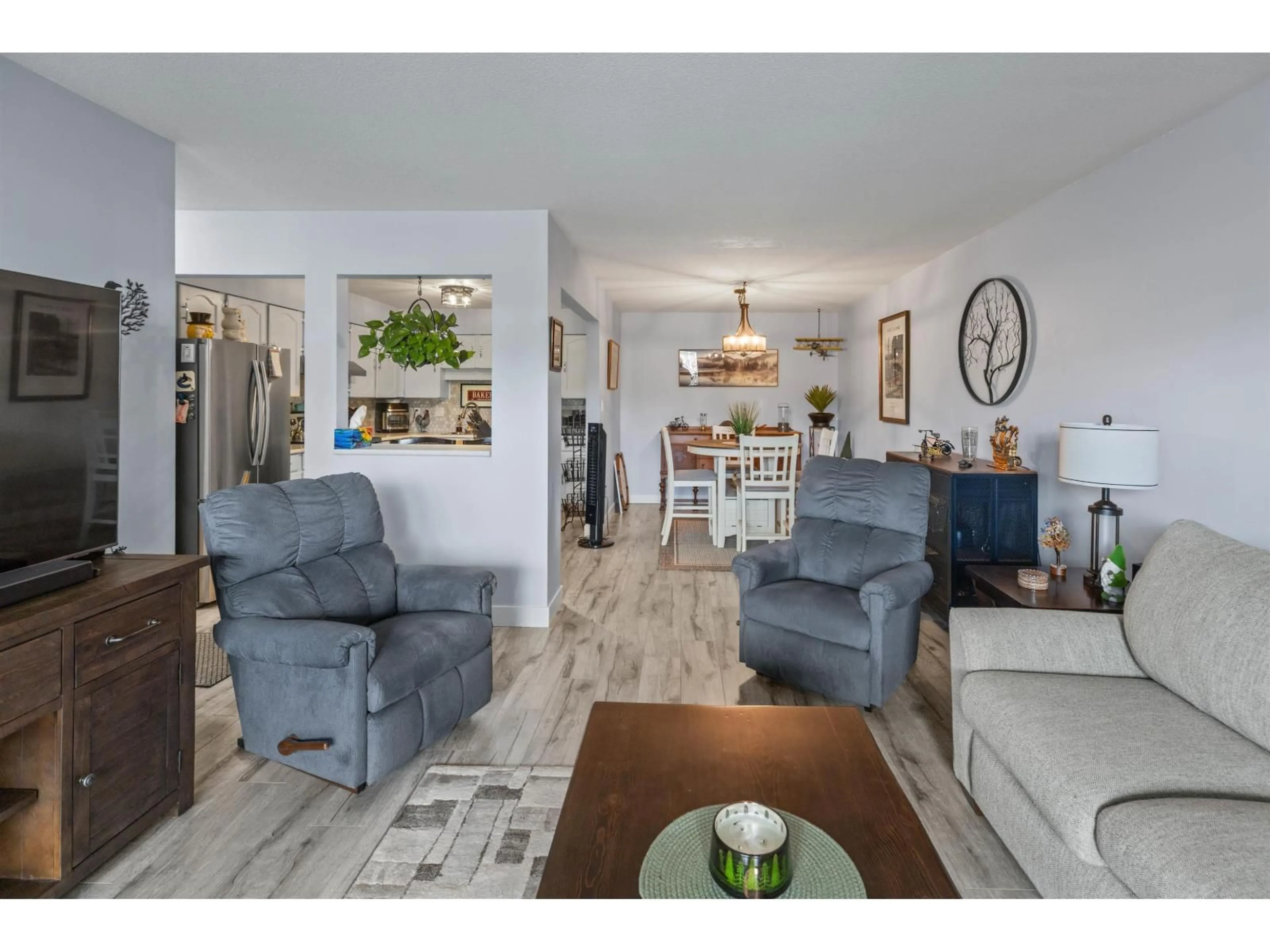 Living room with furniture, wood/laminate floor for 307 - 2279 MCCALLUM ROAD, Abbotsford British Columbia V2S3N7