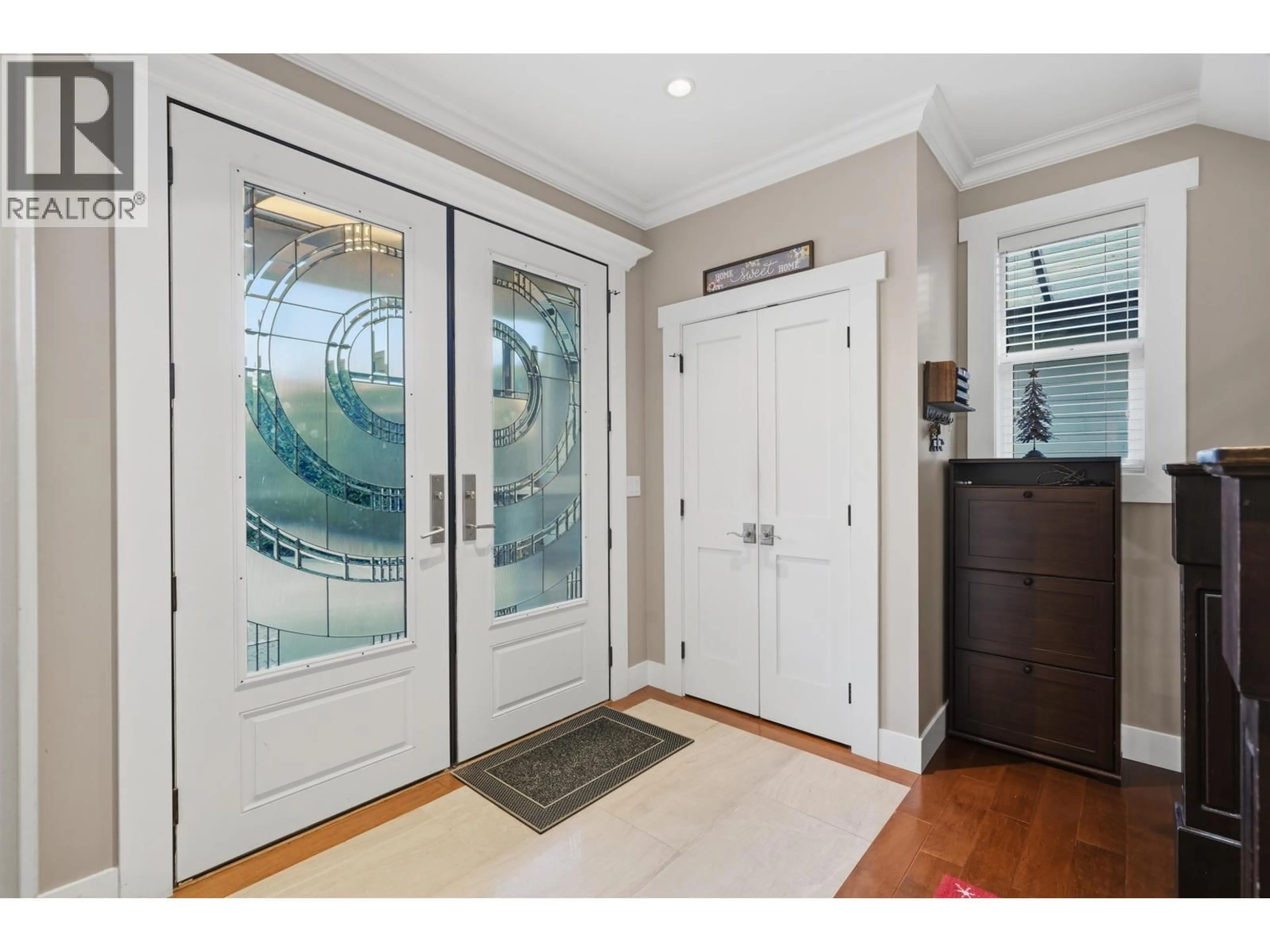 Indoor entryway for 631 24TH CLOSE, North Vancouver British Columbia V6E2P4