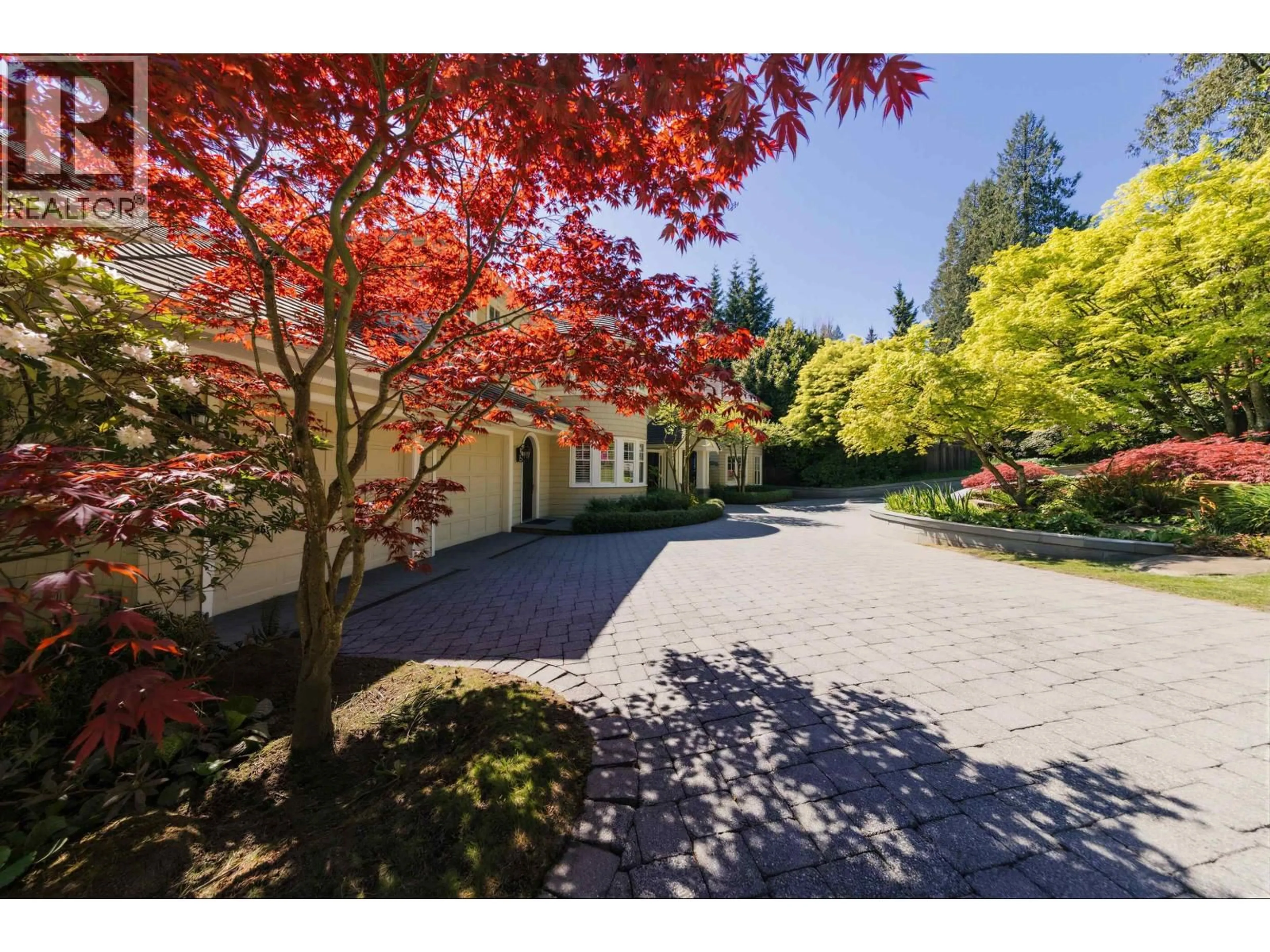 A pic from outside/outdoor area/front of a property/back of a property/a pic from drone, street for 2956 PALMERSTON AVENUE, West Vancouver British Columbia V7V2X3