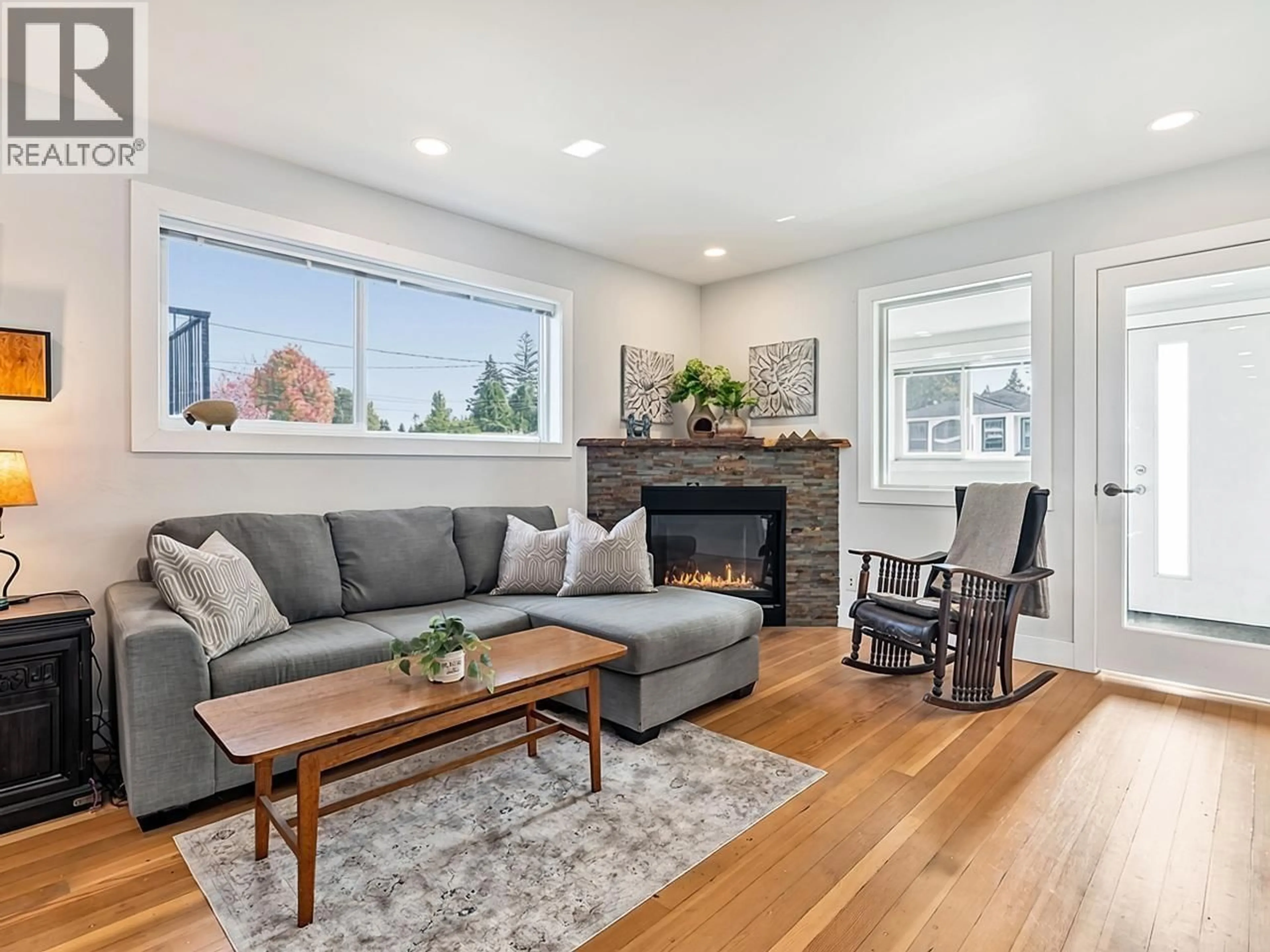 Living room with furniture, wood/laminate floor for 1959 MANNING AVENUE, Port Coquitlam British Columbia V3B1L3