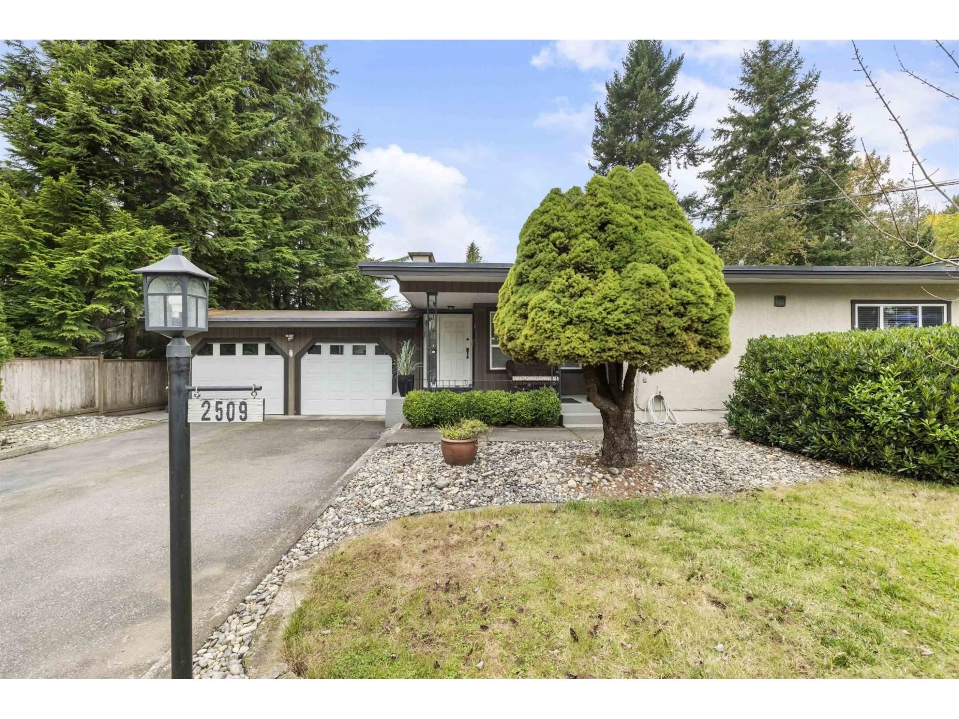 Home with vinyl exterior material, street for 2509 ALDERVIEW STREET, Abbotsford British Columbia V3S8J9