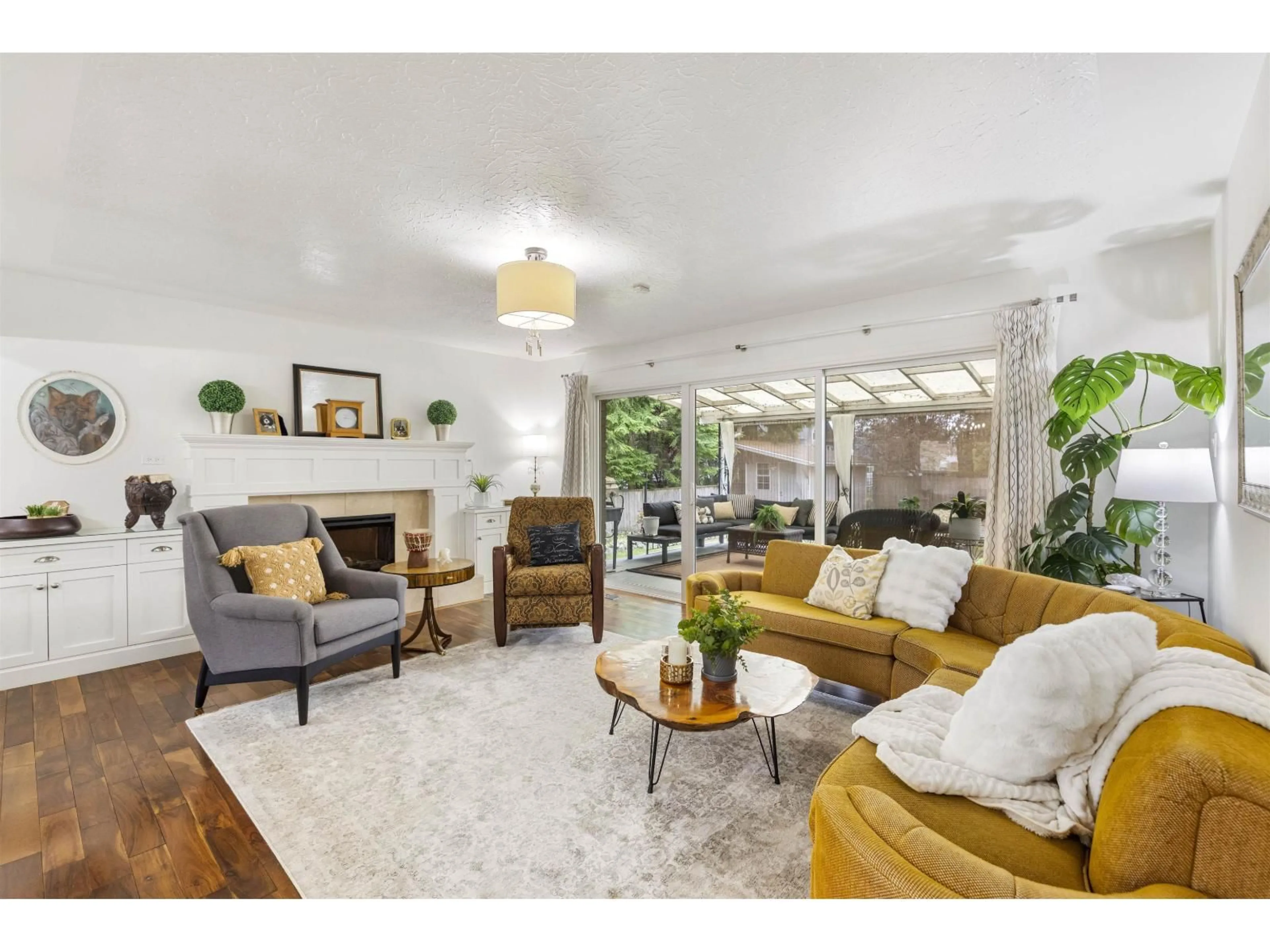 Living room with furniture, unknown for 2509 ALDERVIEW STREET, Abbotsford British Columbia V3S8J9