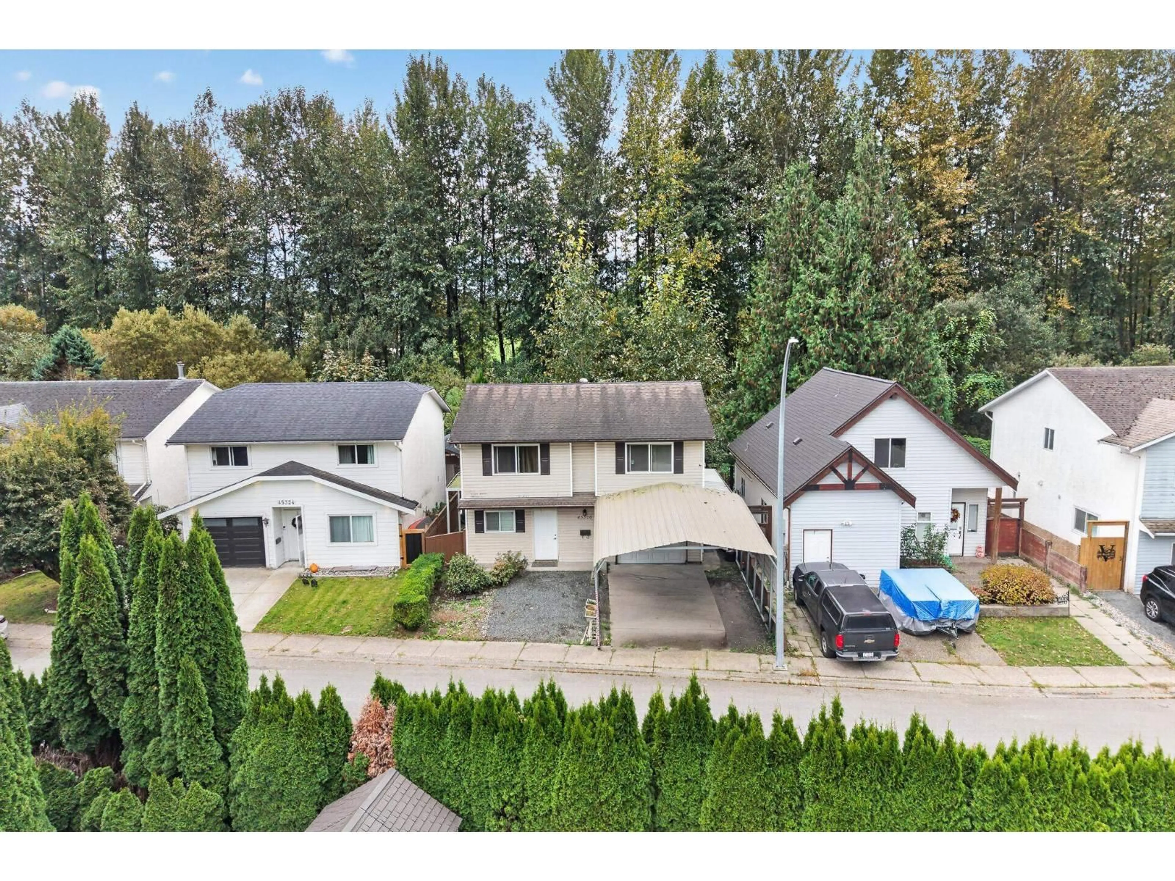 A pic from outside/outdoor area/front of a property/back of a property/a pic from drone, street for 45320 CREEKSIDE DRIVE, Chilliwack British Columbia V2P7K6