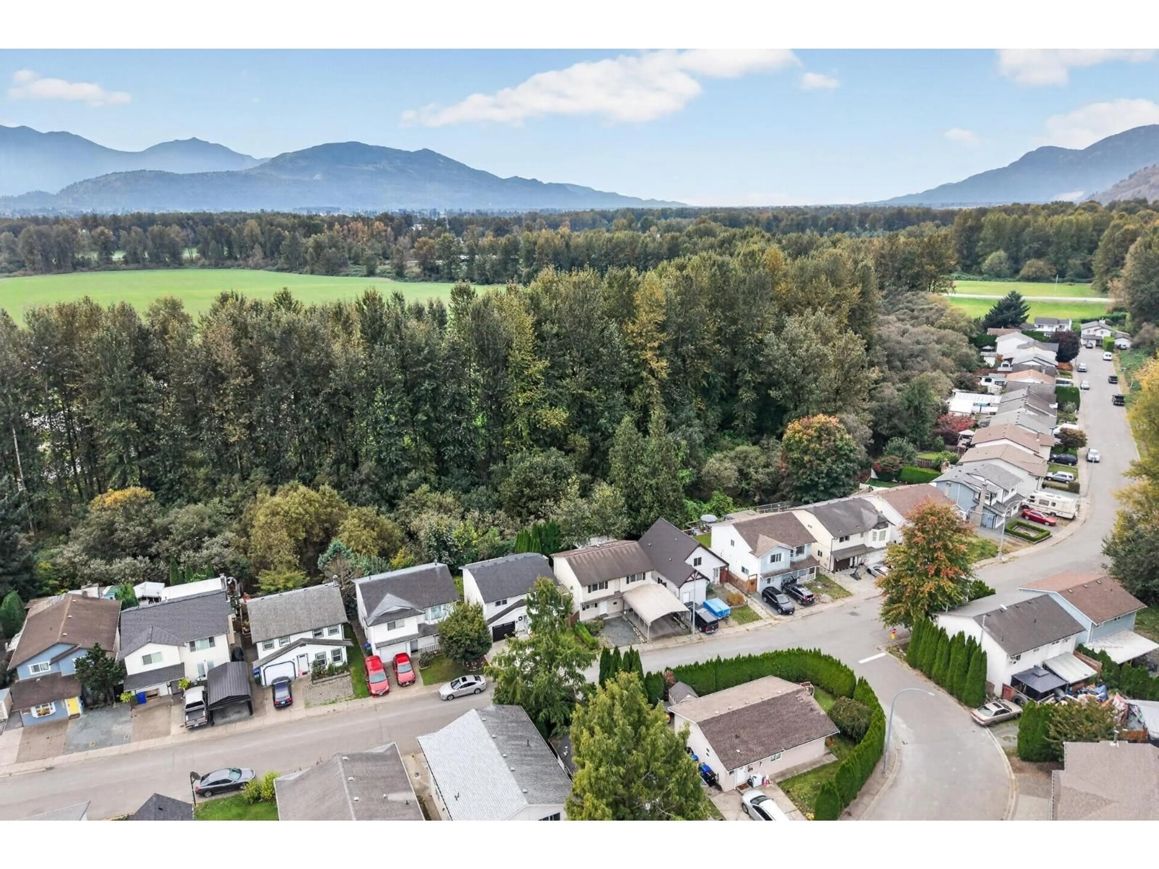 A pic from outside/outdoor area/front of a property/back of a property/a pic from drone, mountain view for 45320 CREEKSIDE DRIVE, Chilliwack British Columbia V2P7K6