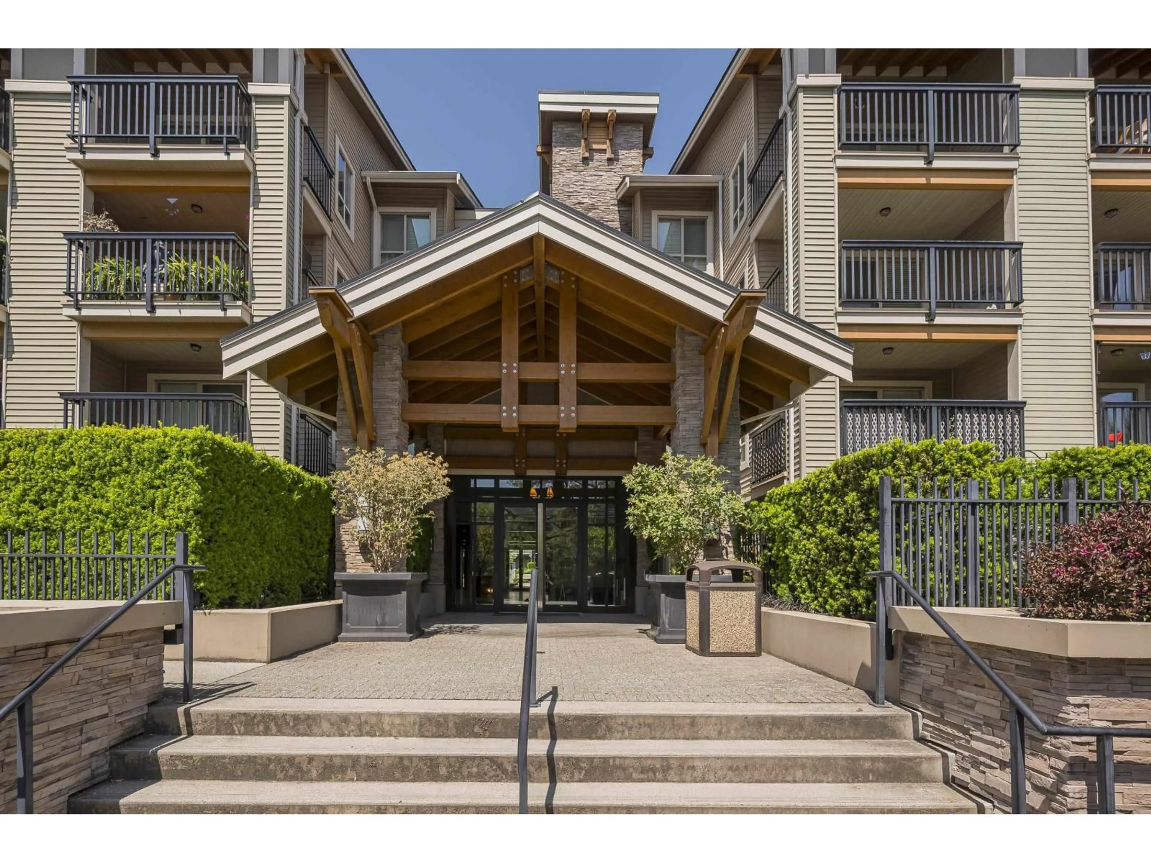 Indoor foyer for 101 - 21009 56 AVENUE, Langley British Columbia V3A0C9