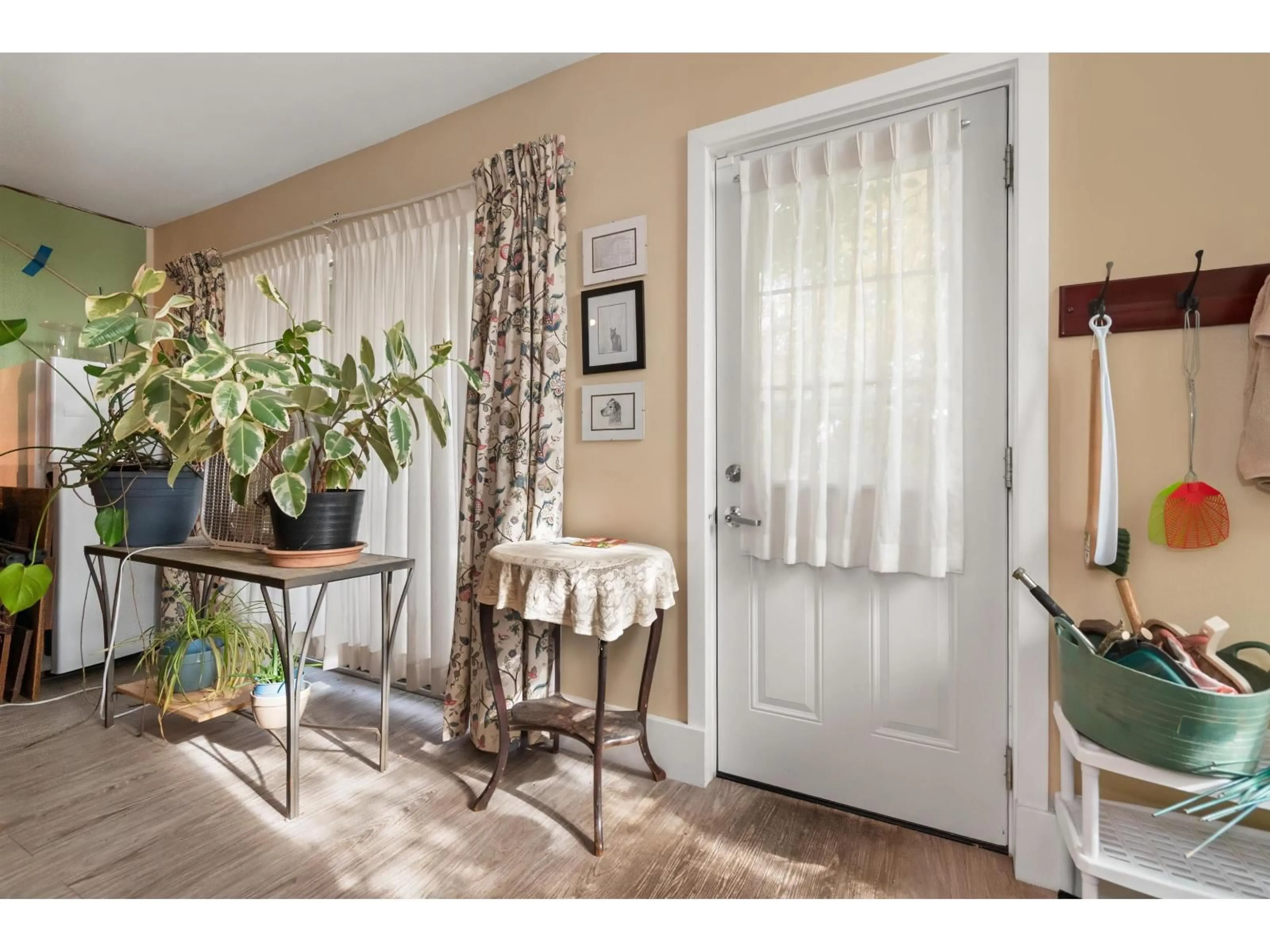Indoor entryway for 6001 194A STREET, Surrey British Columbia V3S7L2