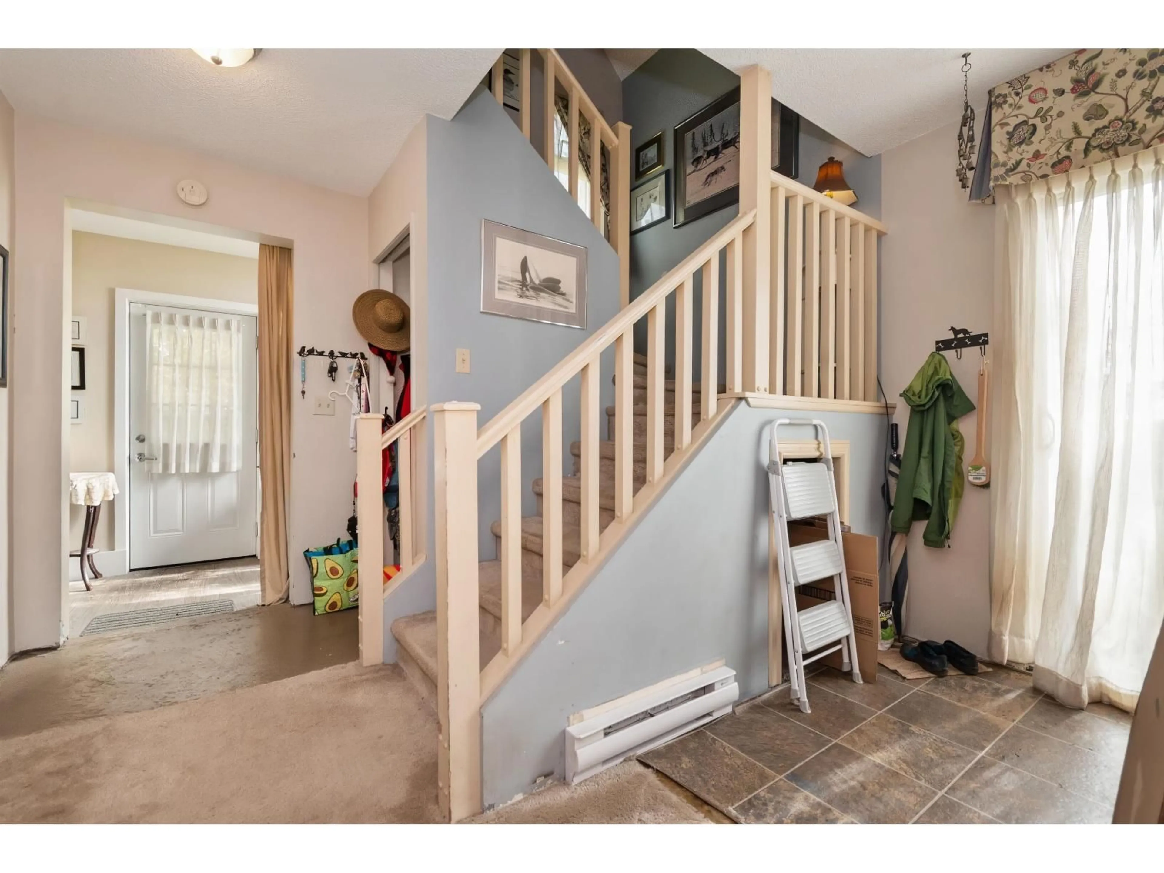 Indoor entryway for 6001 194A STREET, Surrey British Columbia V3S7L2
