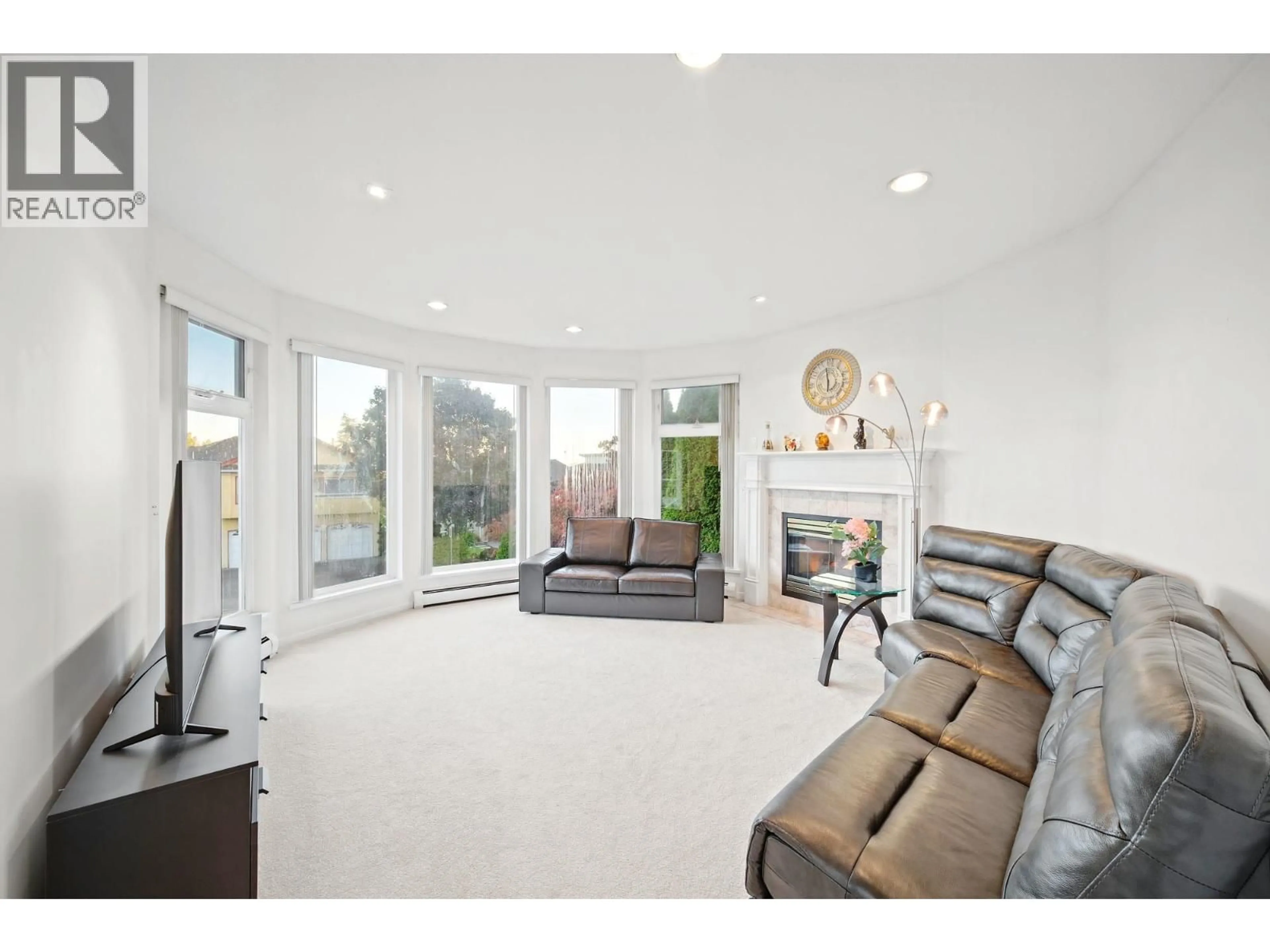 Living room with furniture, unknown for 2260 SICAMOUS AVENUE, Coquitlam British Columbia V3K6R9