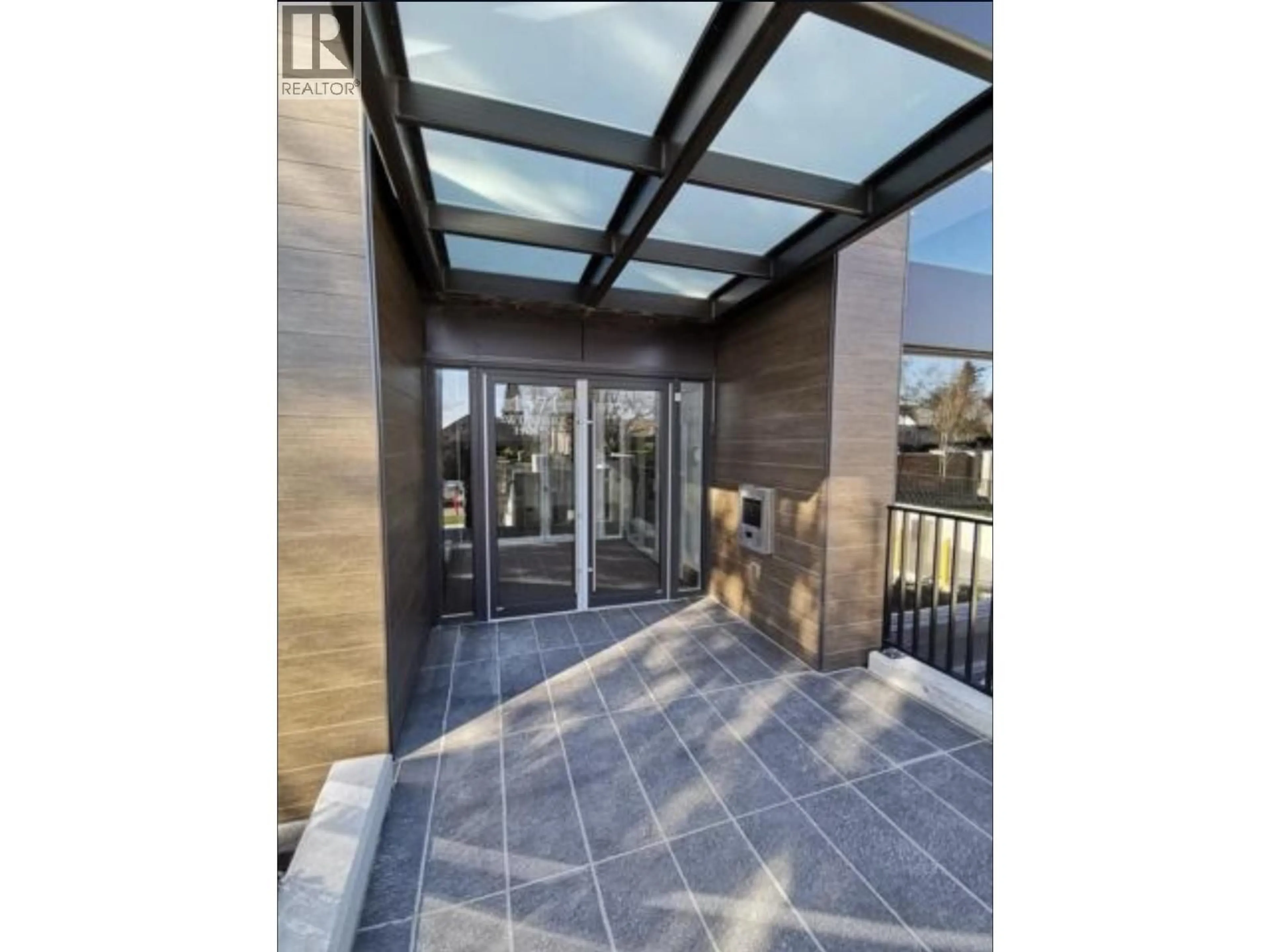 Indoor foyer for 504 - 1571 57TH AVENUE, Vancouver British Columbia V6P0H7